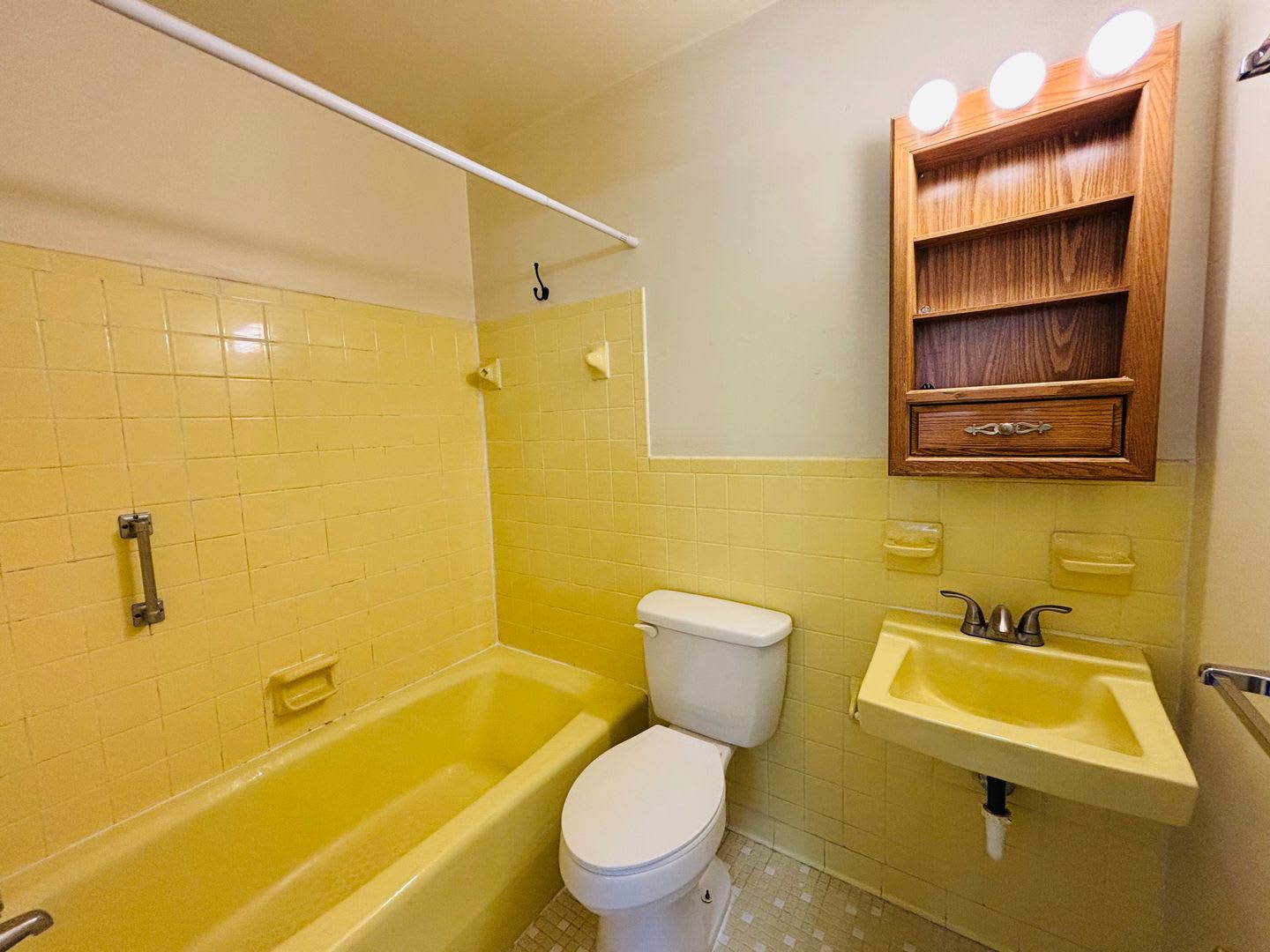 4 Bedroom 2 5 Bath Townhouse – photo 3