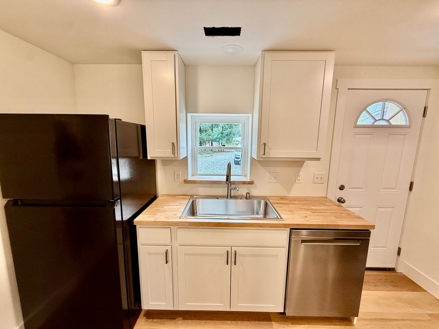 3 Bdrm Close to Campus! Monthly rent $1,500 – photo 3