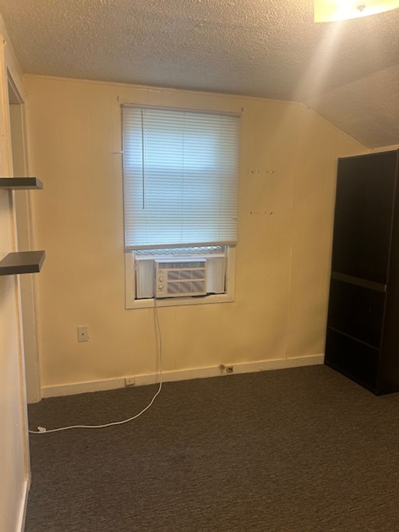 Cozy 2 Bedroom Home with Fenced Yard & Washer/Dryer – Ideal Rental Starter! – photo 5
