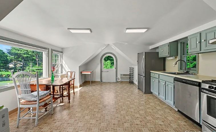 723 Riverbank Road – photo 2