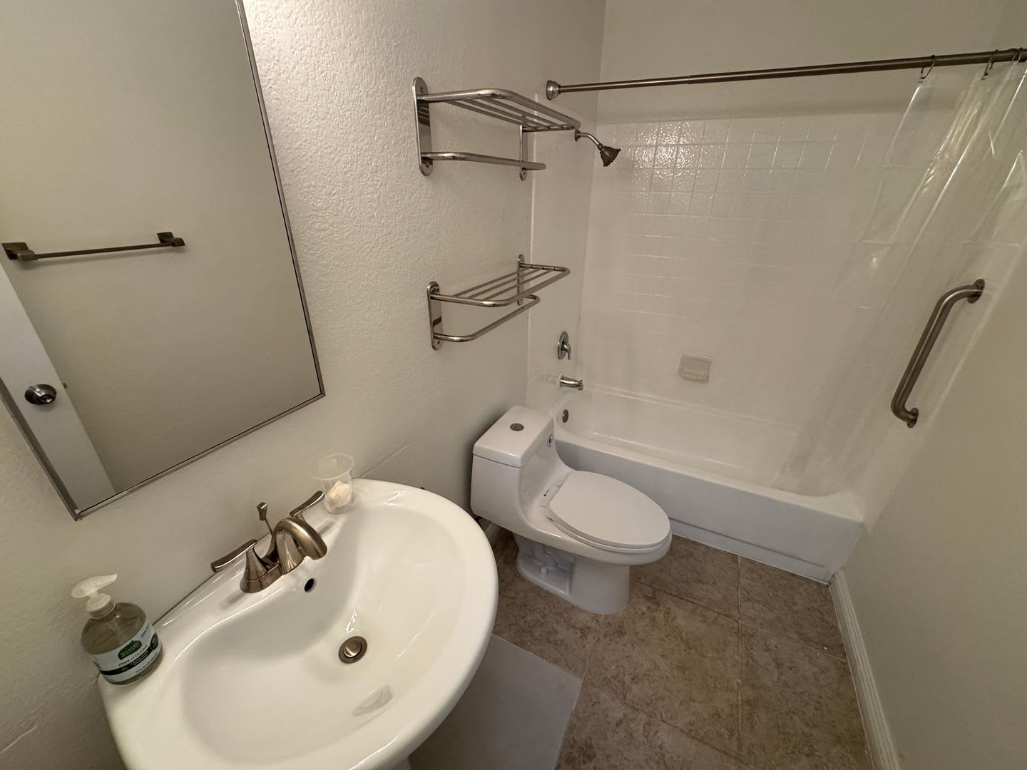 Fully Furnished Ground-Floor Condo with Pool Access! – photo 3