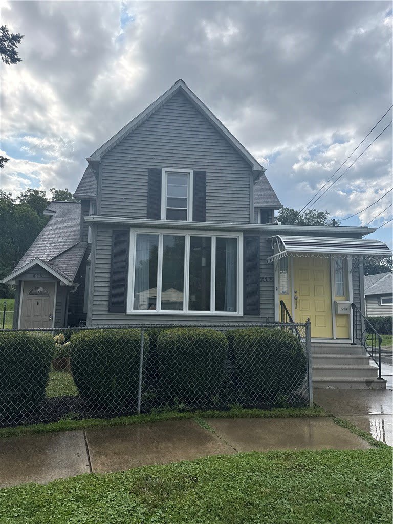 213-215 Conhocton Street – photo 1
