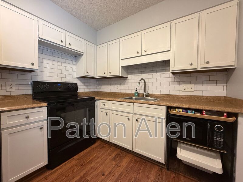 1304 Abbey Cir – photo 5