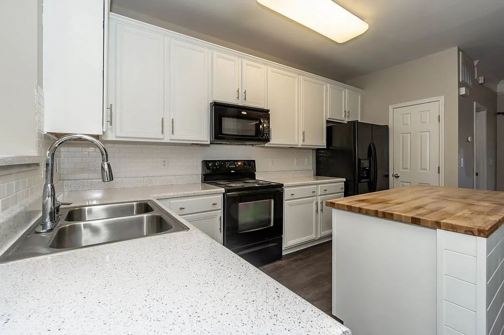 3 Bedroom Townhome With Garage Walk To Downtown Wake Forest – photo 4