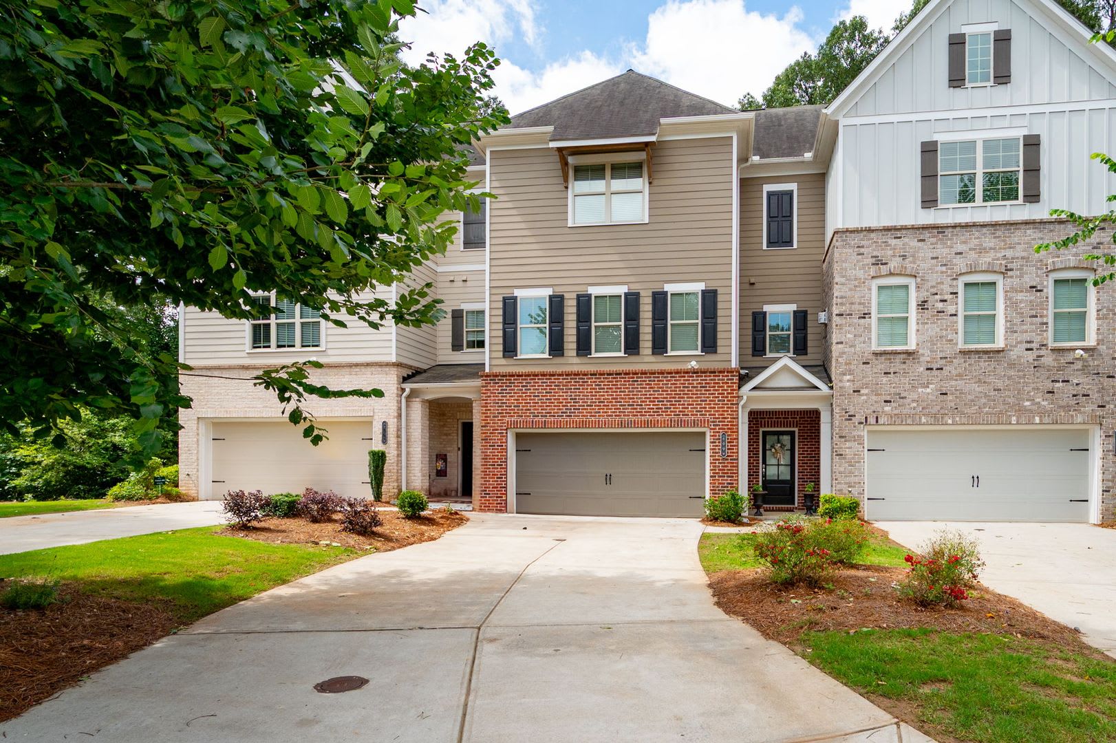 Stunning Spacious Downtown Kennesaw Townhome 3 Bed 3 5 Bath W 2 Car Garage – photo 2