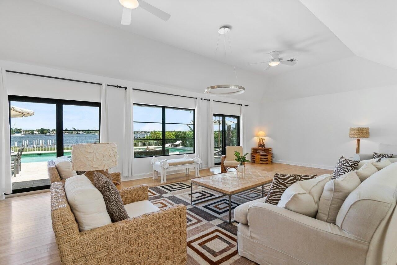 210 S Lake Drive – photo 2