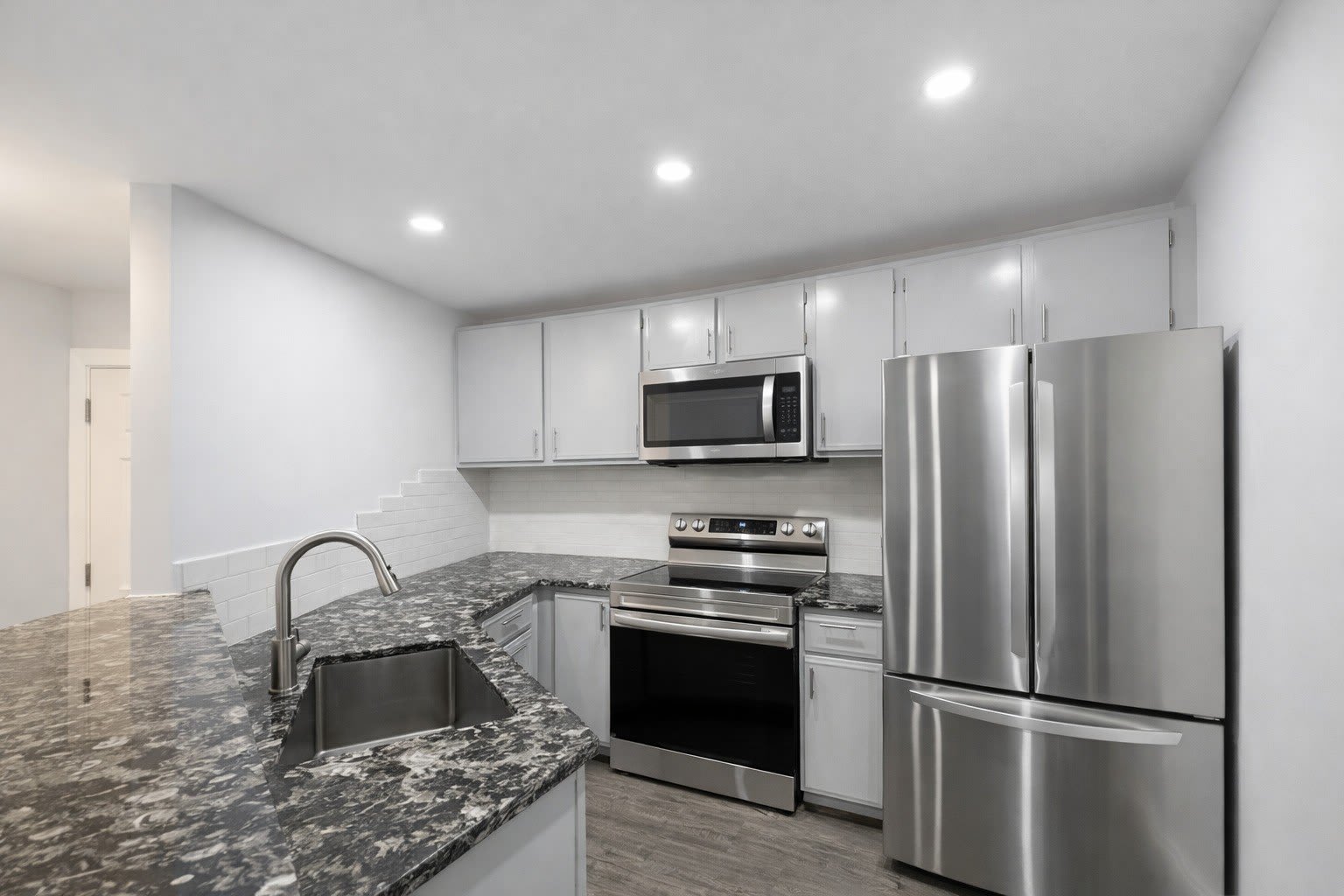300 Cunat Boulevard – photo 5