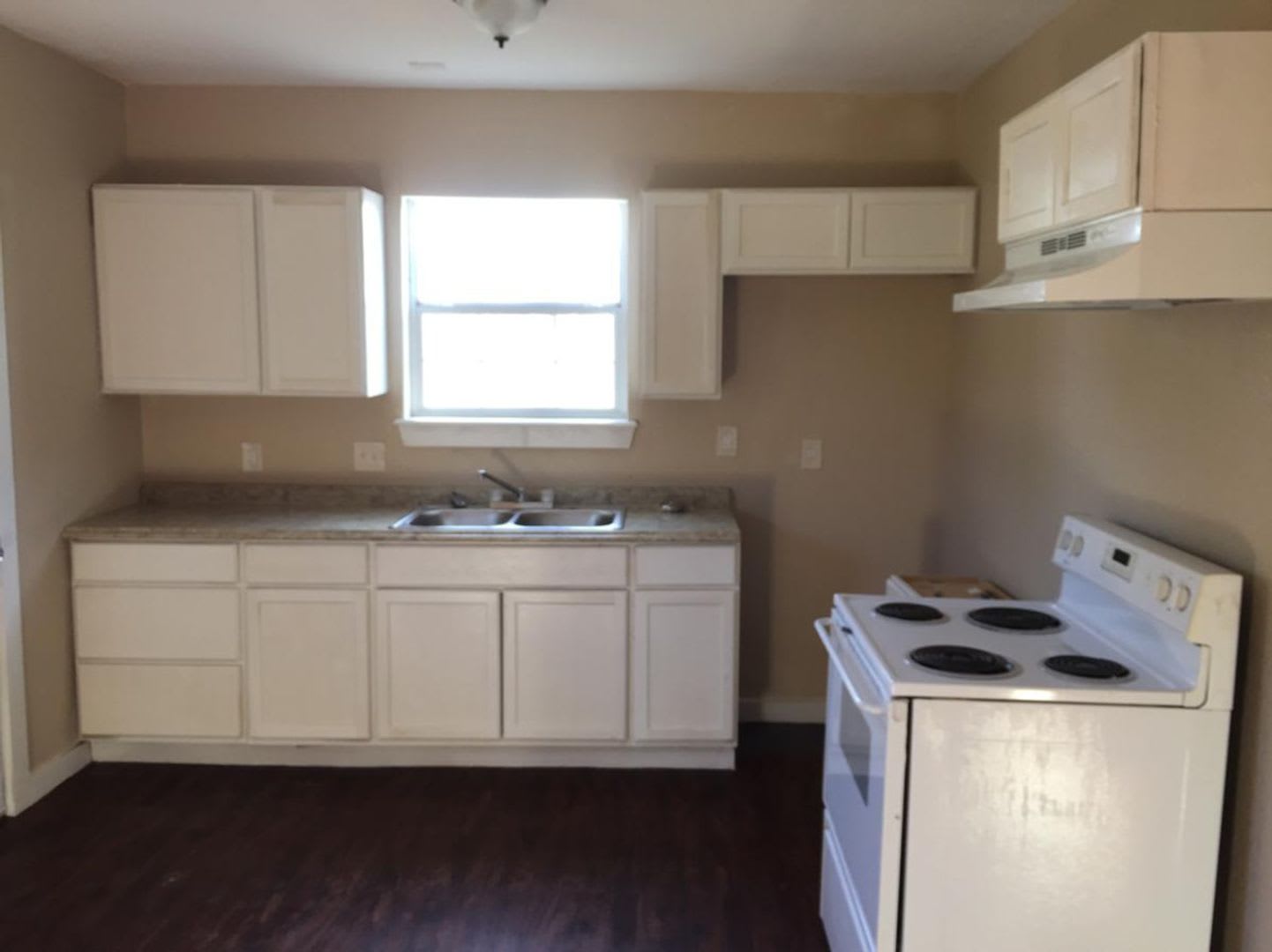 Cozy Home in Harvard Place/ Eastlawn – photo 4