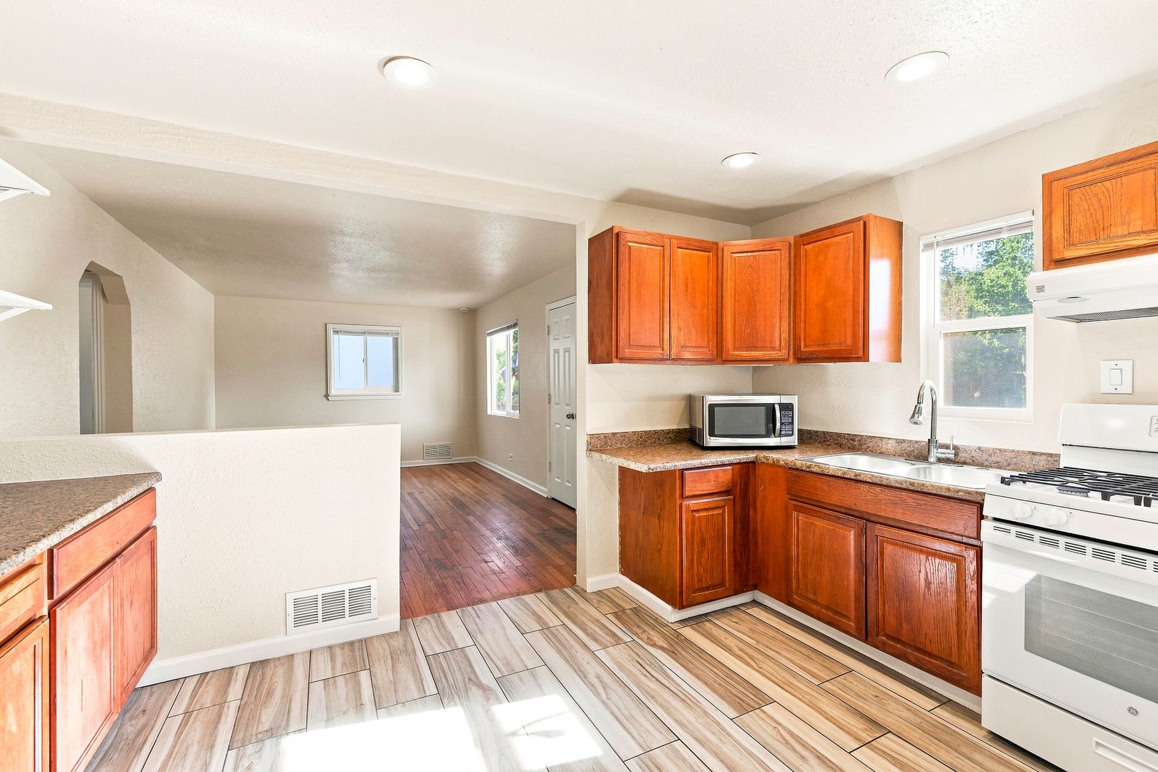 0 Deposit Option Cozy 2 Bed 1 Bath Home With Office In Villa Park – photo 4