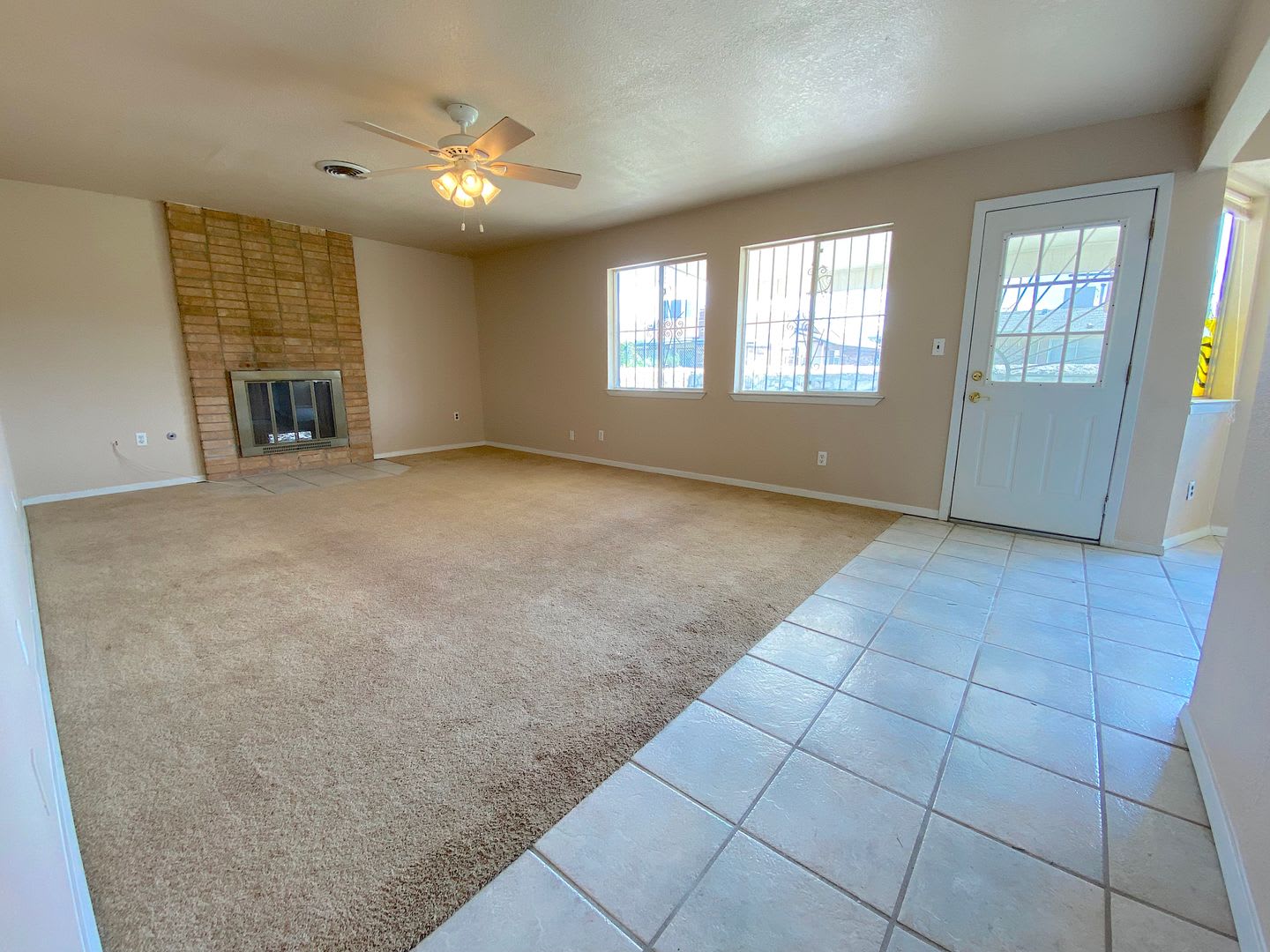 Northeast El Paso 3bed/2bath with Refrig A/C! – photo 3