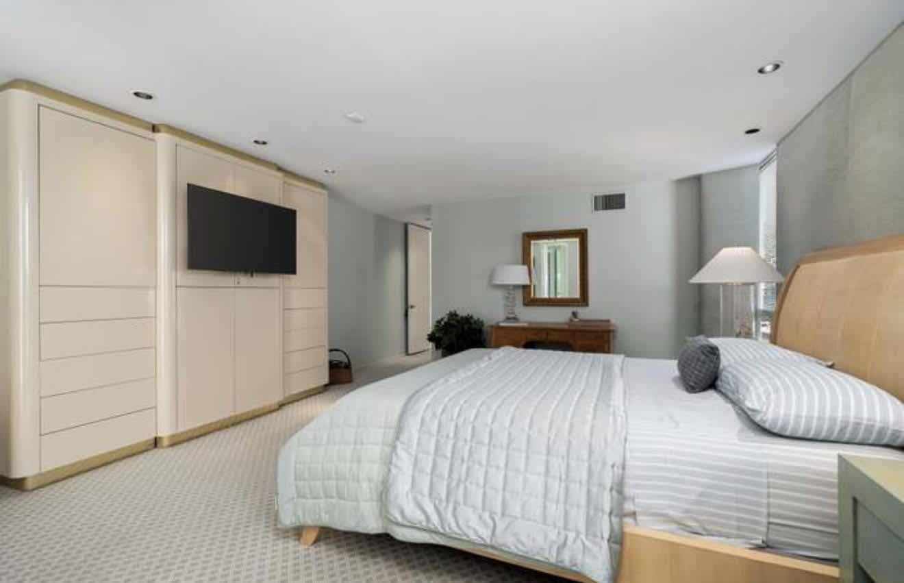 1408 Tamarisk West Street – photo 3