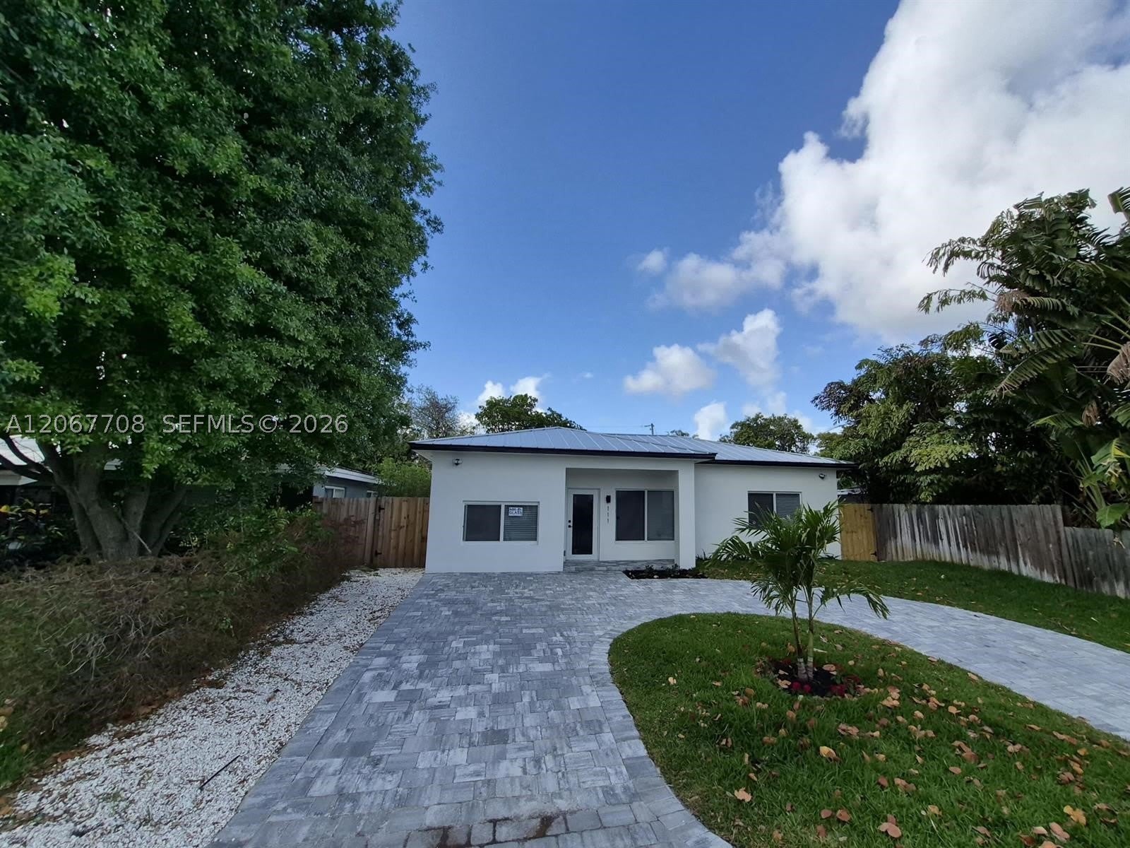 111 NE 45th St – photo 1