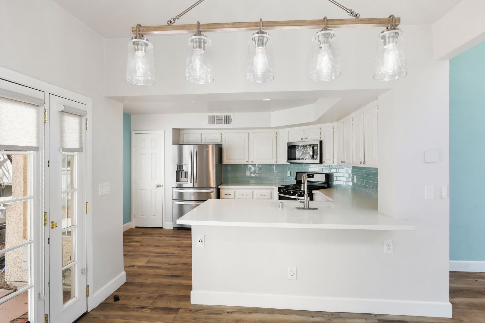 Beautiful Townhome 1st Floor Primary Suite Desert Shores Racquet Club – photo 5