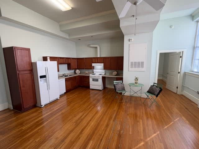 425 E. Washington Ave, 401-202 – photo 2