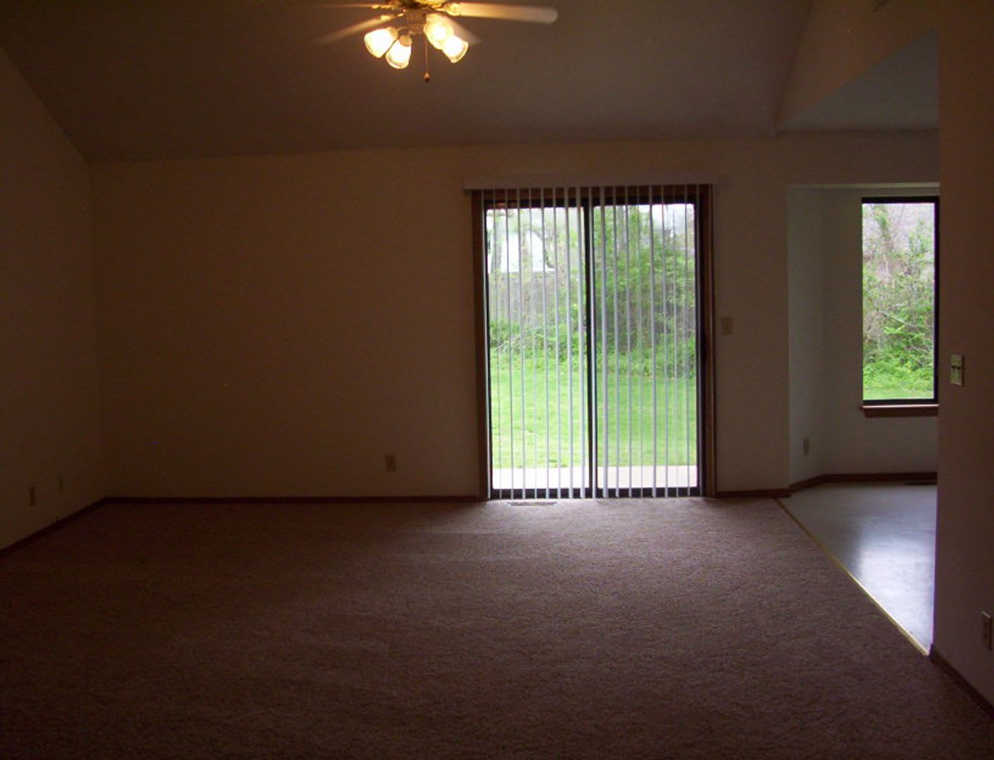 Adorable Three Bedroom House In Quiet Neighborhood – photo 4