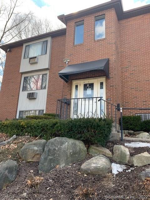 211 Highland Ave – photo 1