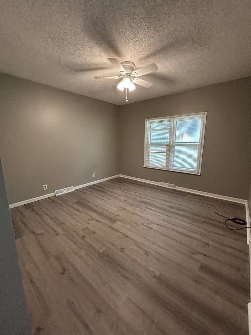 COMING SOON!! 3 Bedroom/ 1 Bathroom House – photo 4