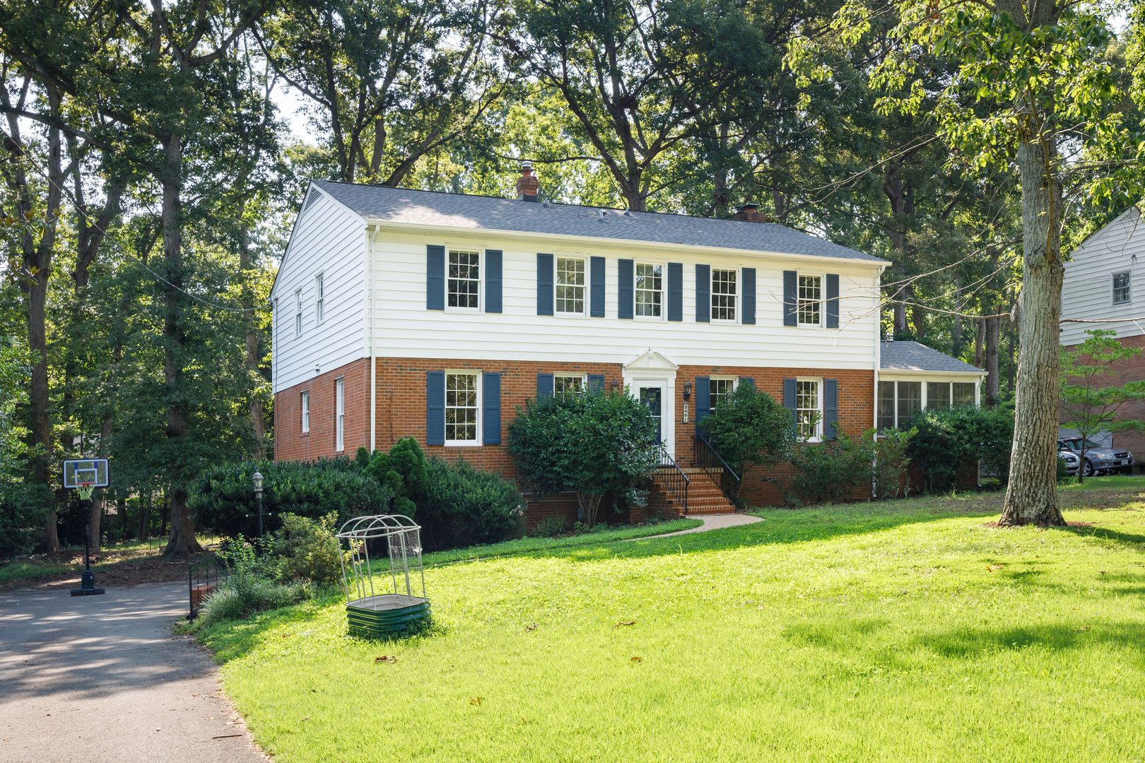Large 5 Bedroom Home in Bon Air ***Available Mid August*** – photo 2