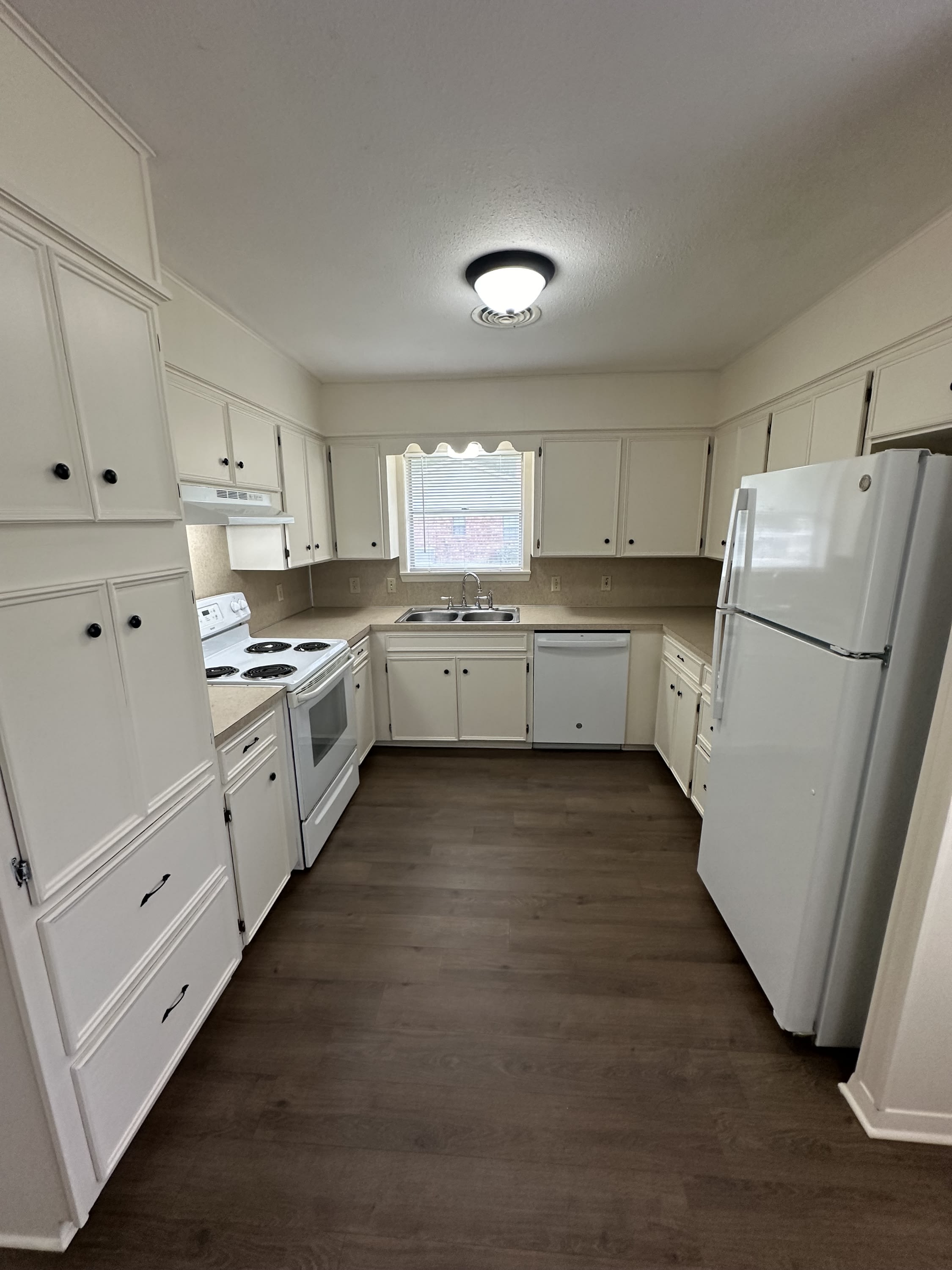 1008 Oakridge Street – photo 5