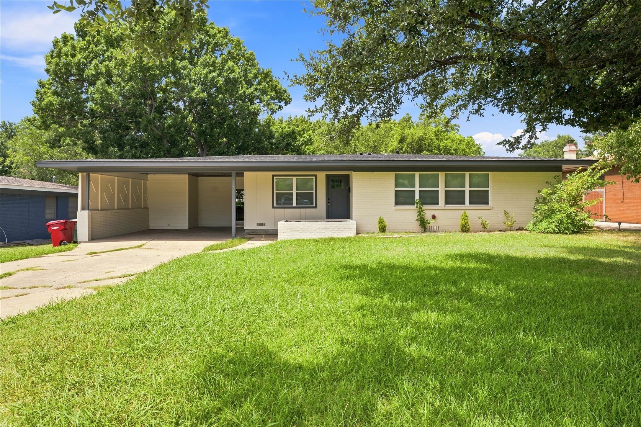 1411 W Shields Drive – photo 1