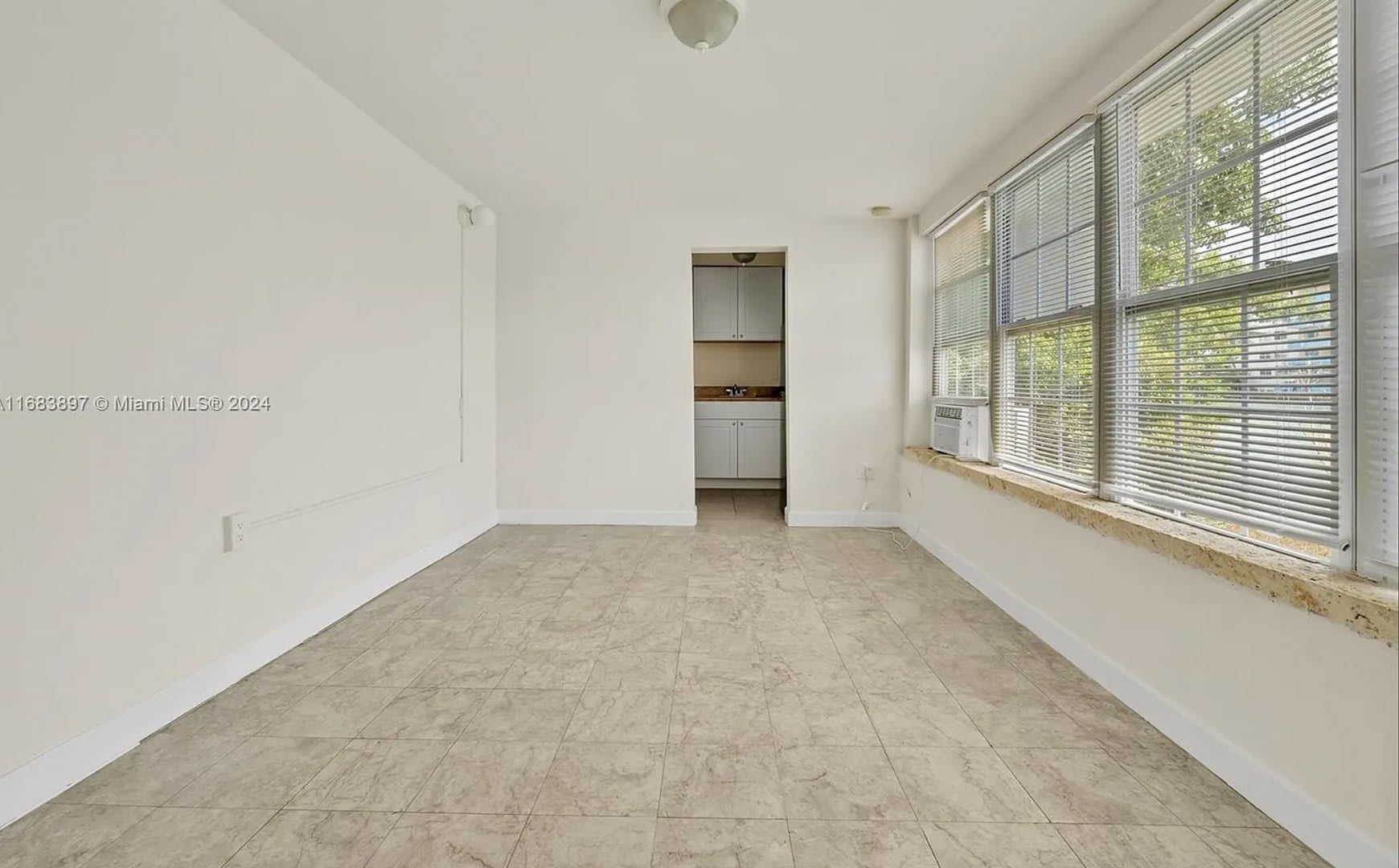 7885 Crespi Blvd – photo 5