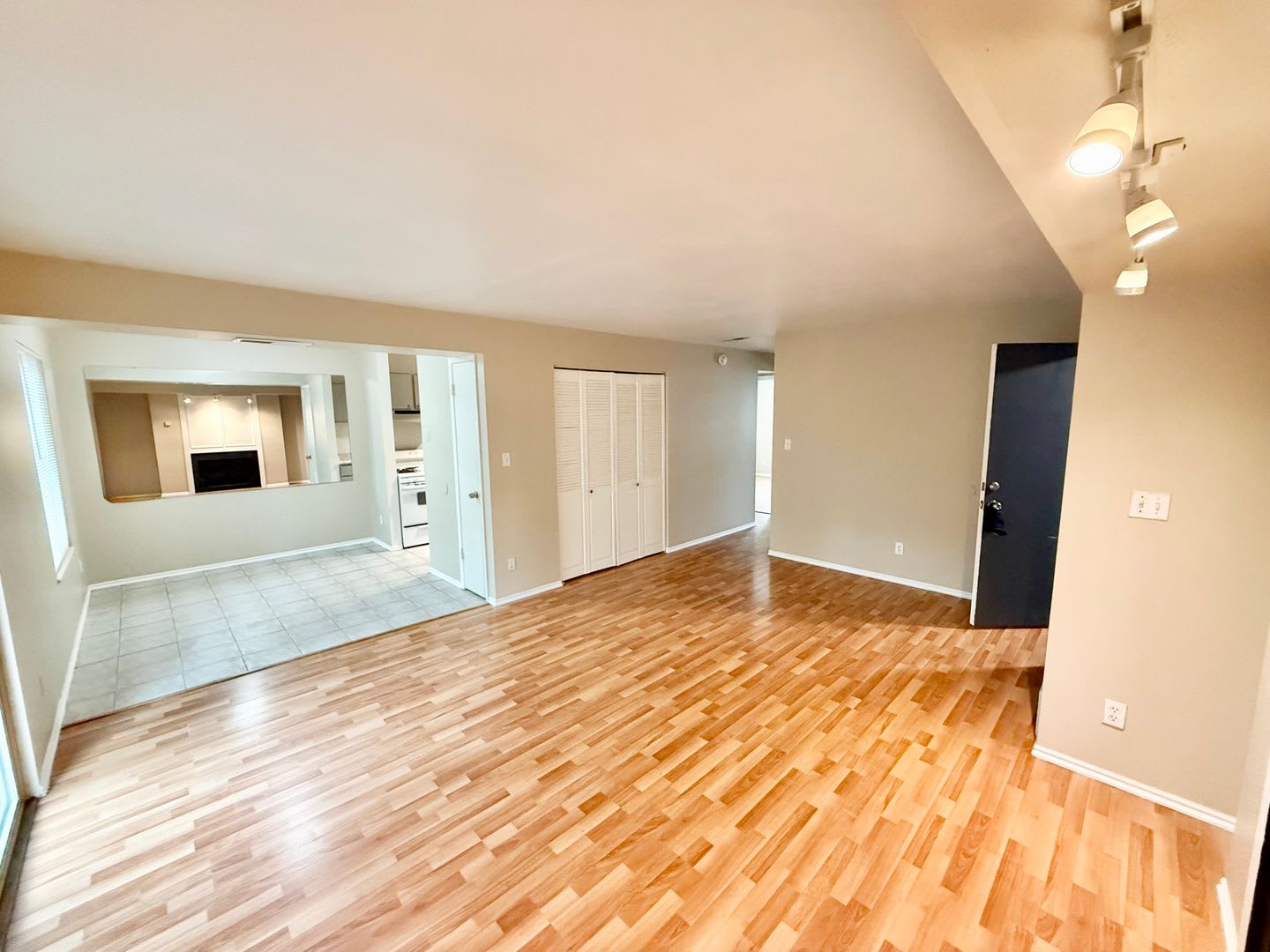 2 Bed Condo with a Private Creekside Patio — Murray! – photo 1