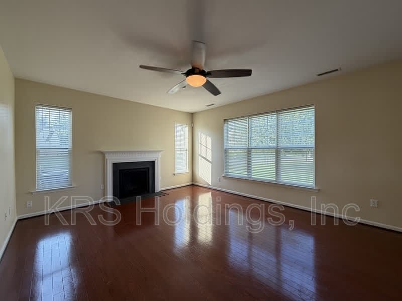 13 Hampshire Glen Parkway – photo 3