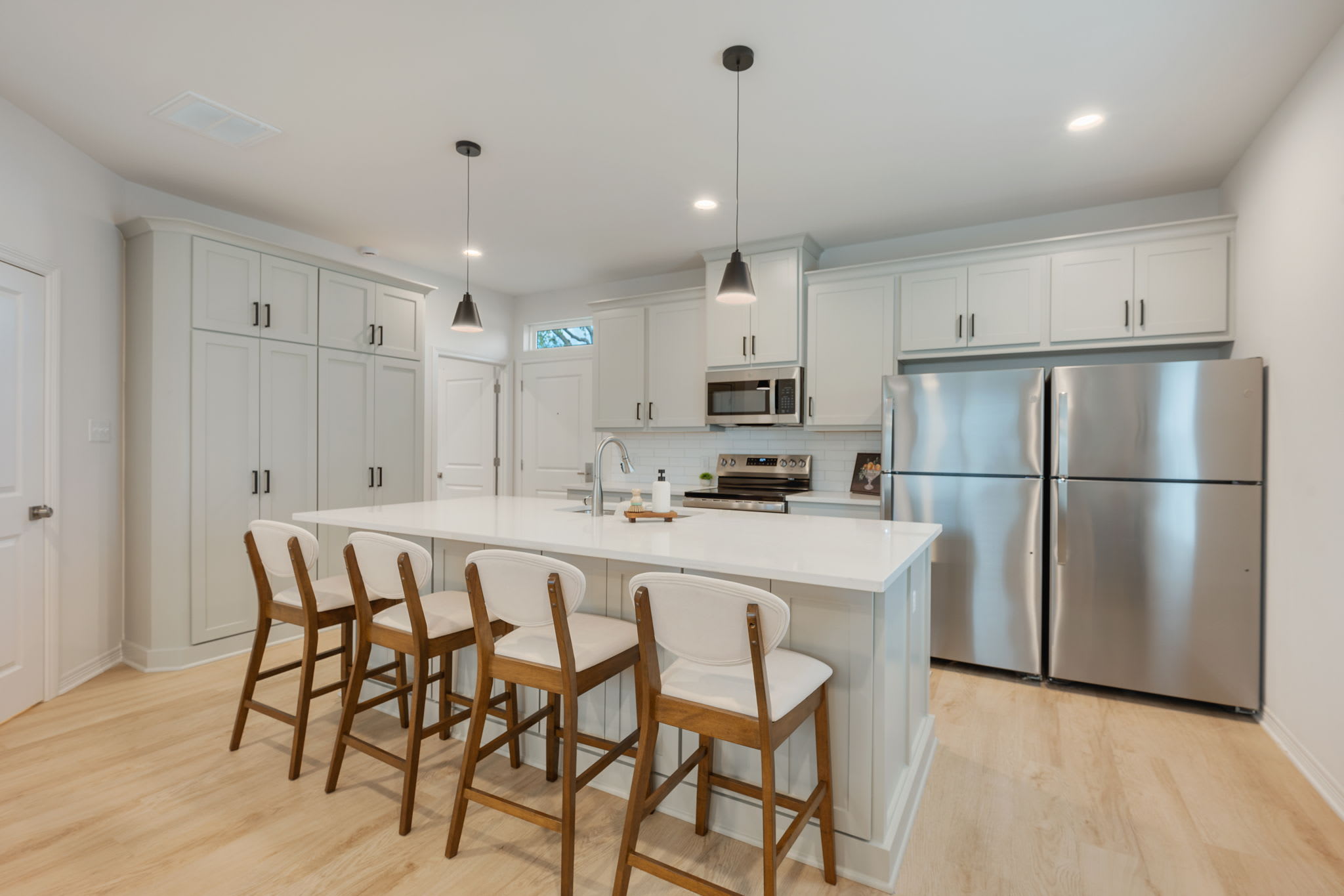 208 Richards Street – photo 5