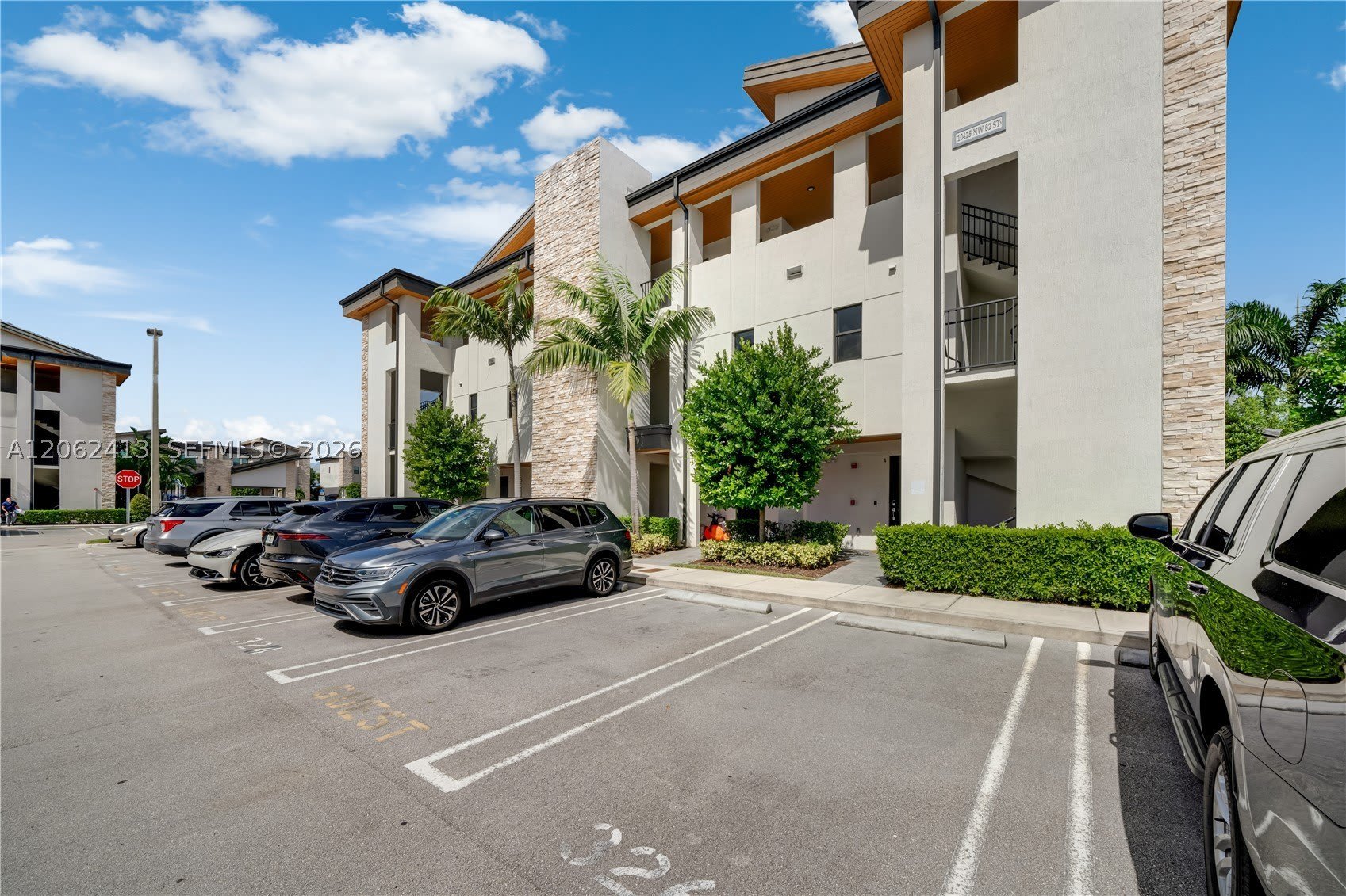 10425 NW 82nd St – photo 2