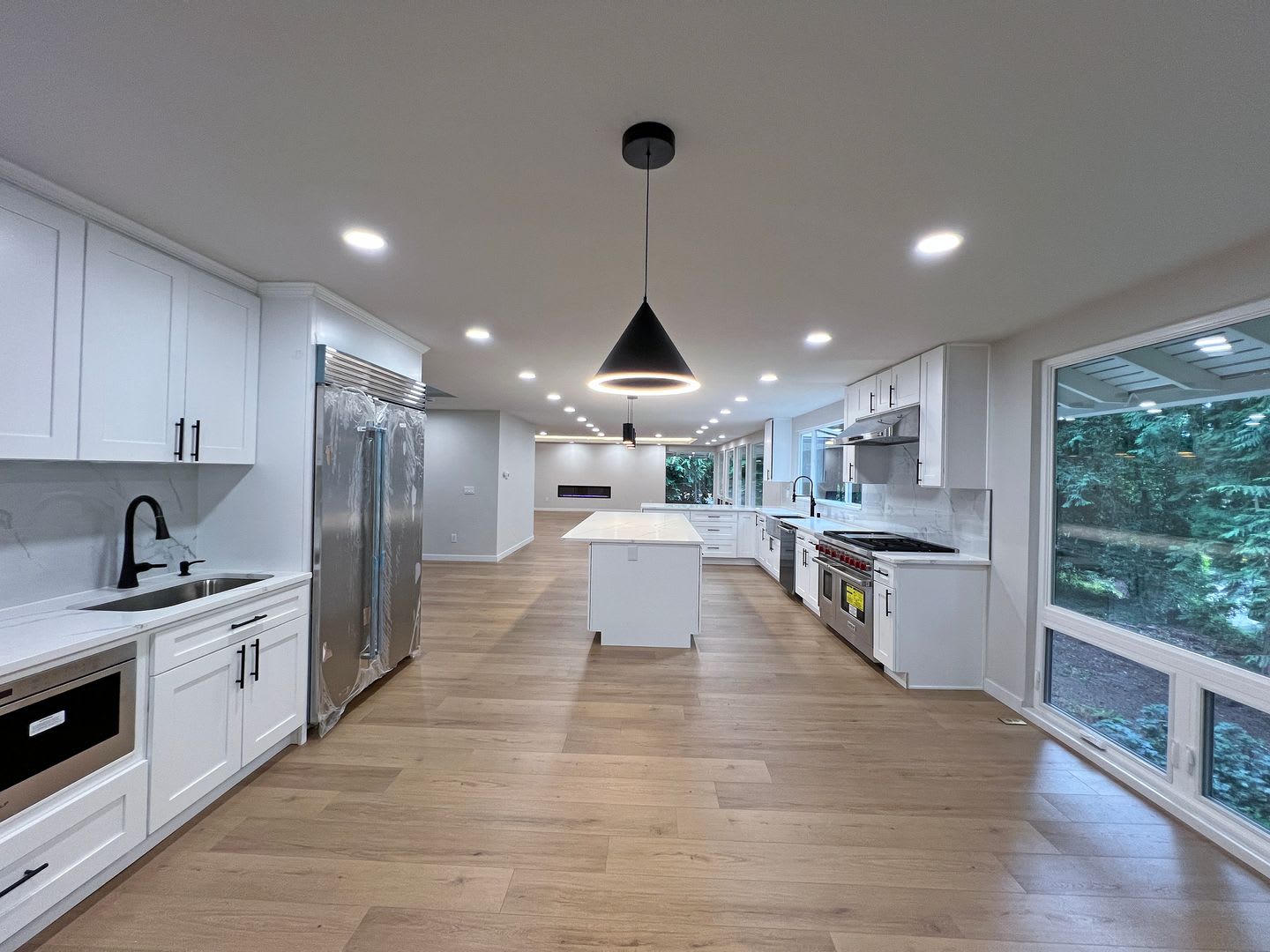 Freshly Remodeled 5BR Home in Prime Bellevue Enatai – photo 1