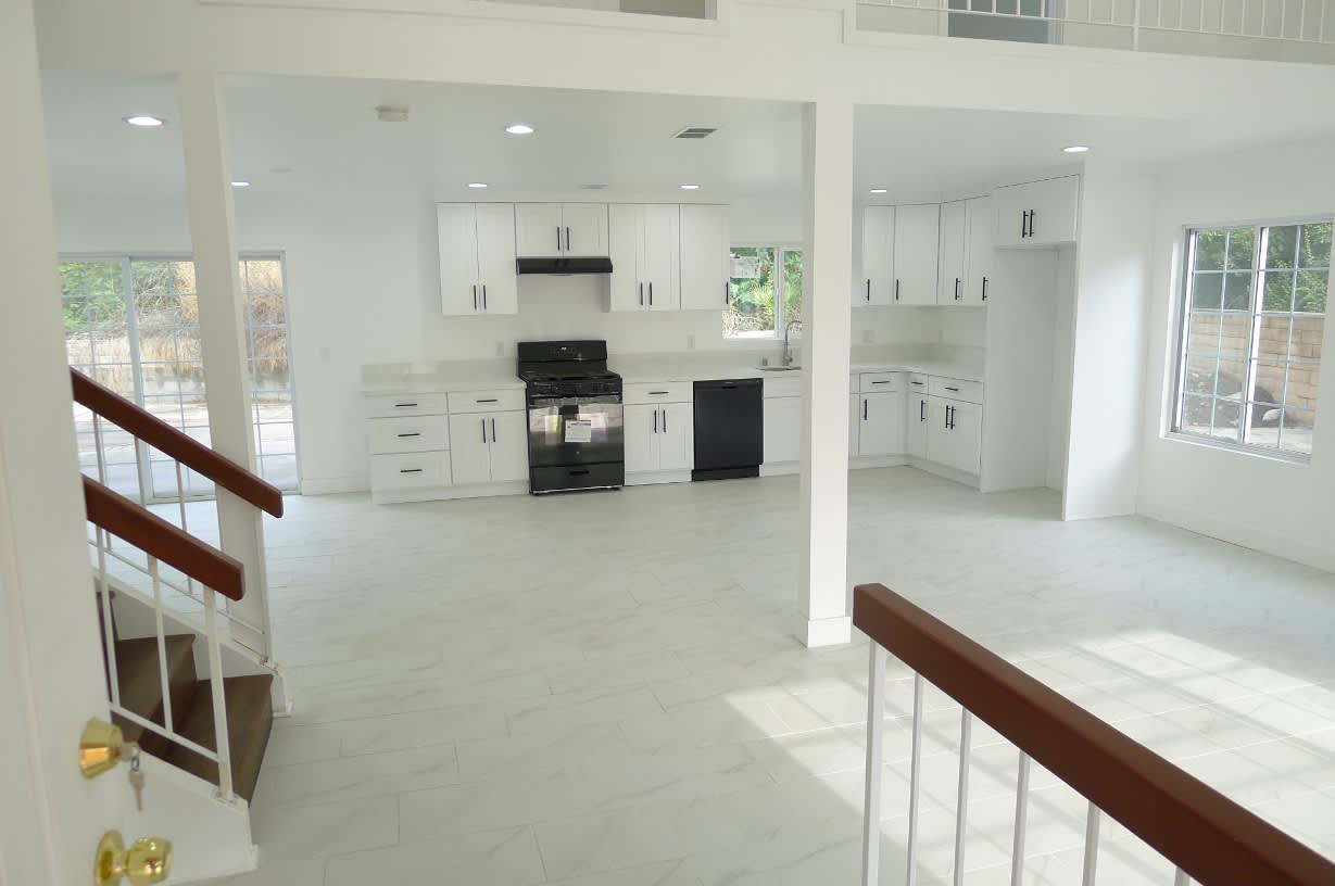 2623 E Maureen St – photo 3