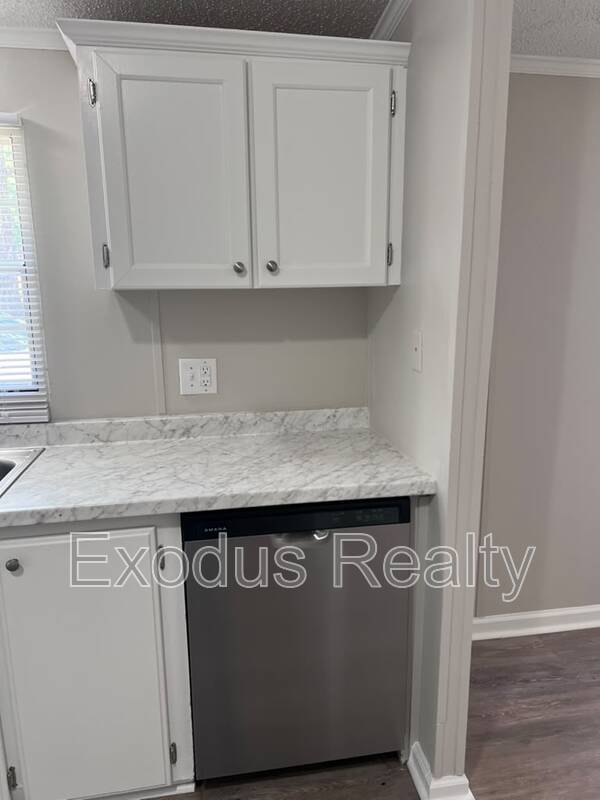 114 Kathleen Terrace – photo 4