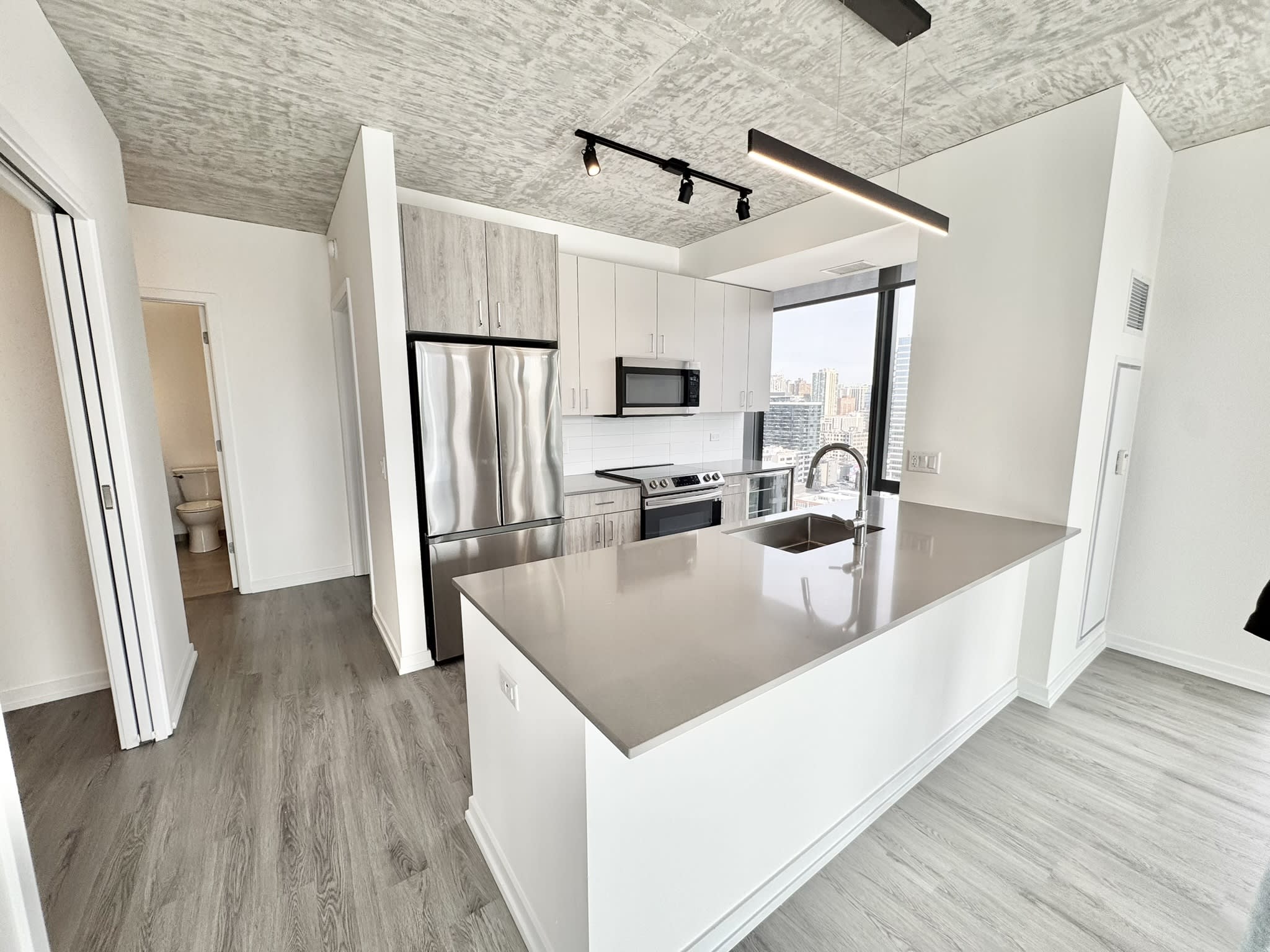 461 W Chicago Ave – photo 4