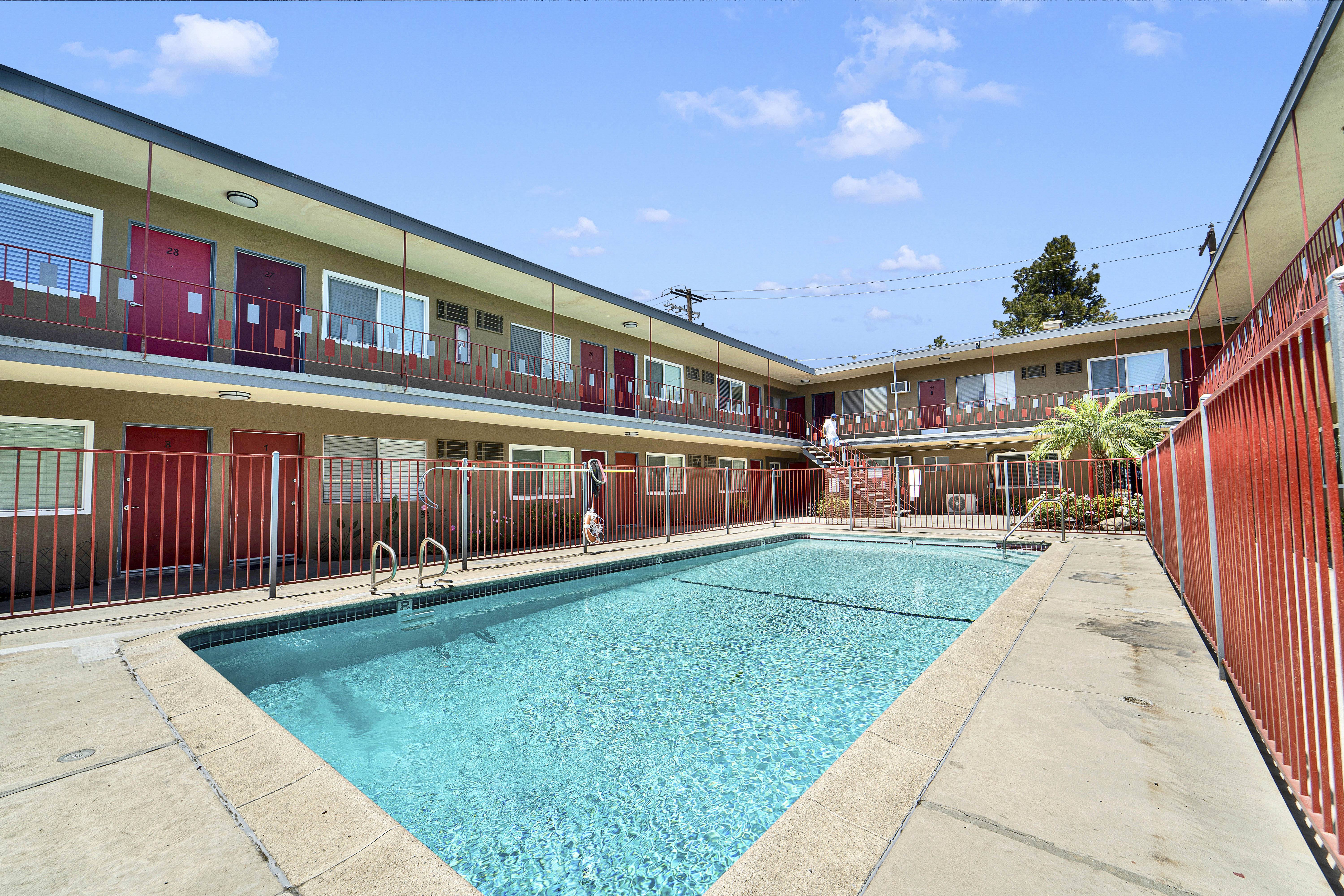 Twin Palms – photo 1