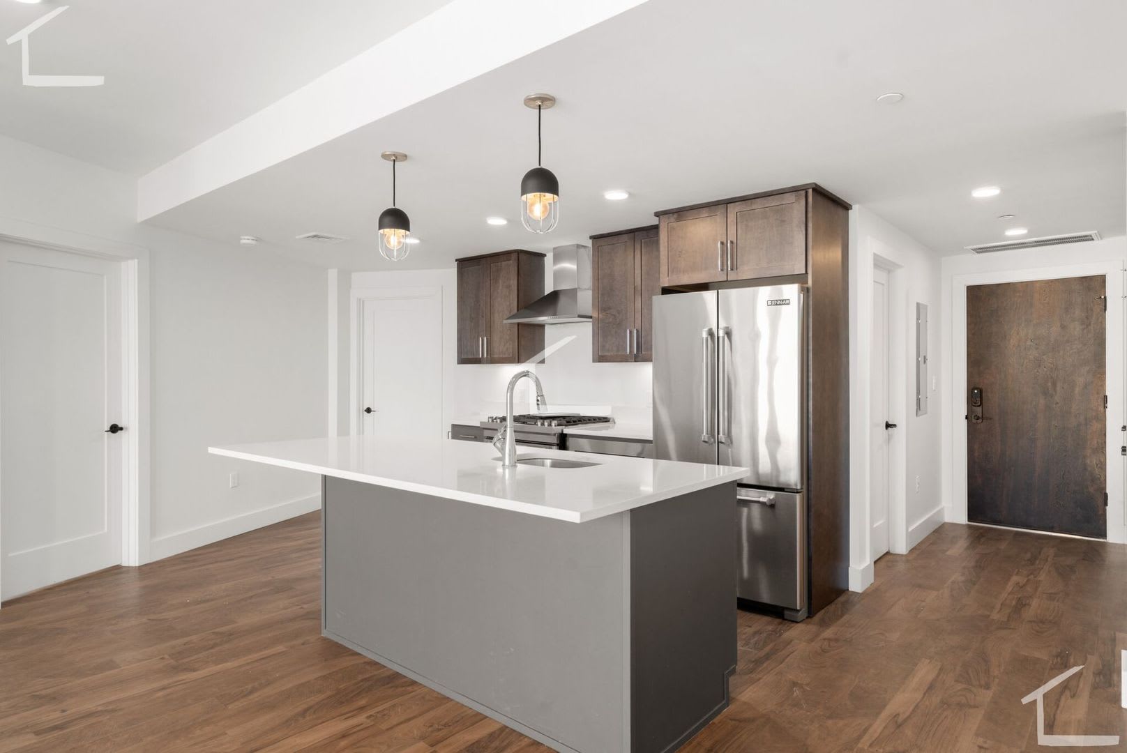 Charming 3 Bedroom-No Broker Fee – photo 4