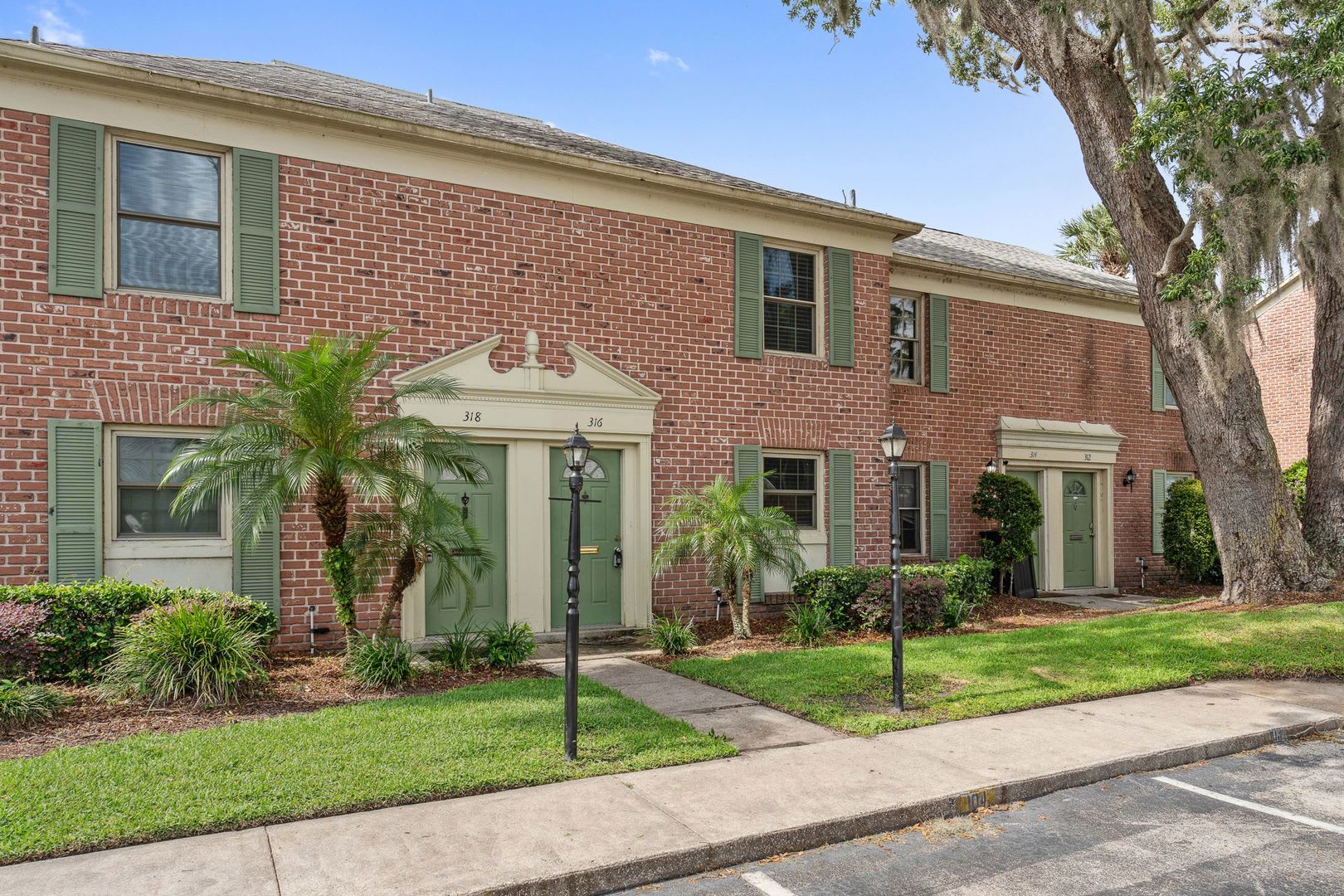 Spacious 2 Bed Condo With Modern Upgrades In Prime Casselberry Location – photo 2