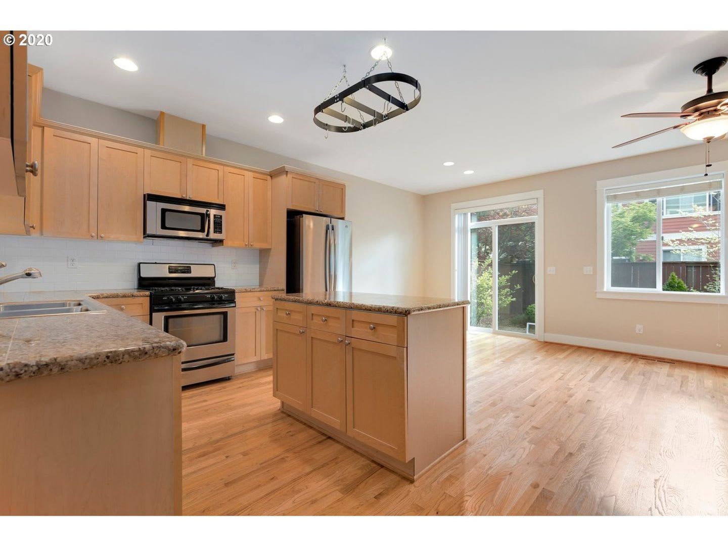 1/2 Month Free! Bright Bull Mountain Townhome – photo 1