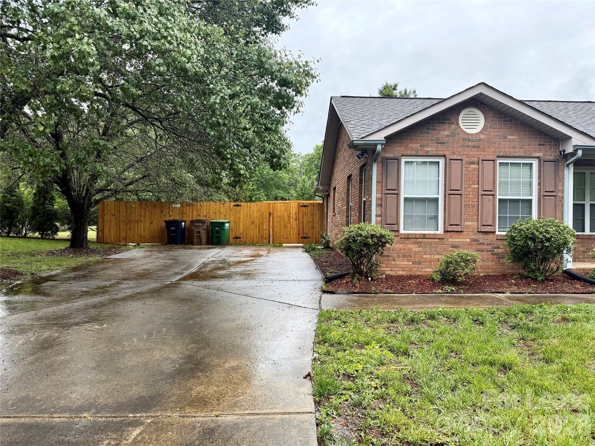 2809 Faircroft Way – photo 1