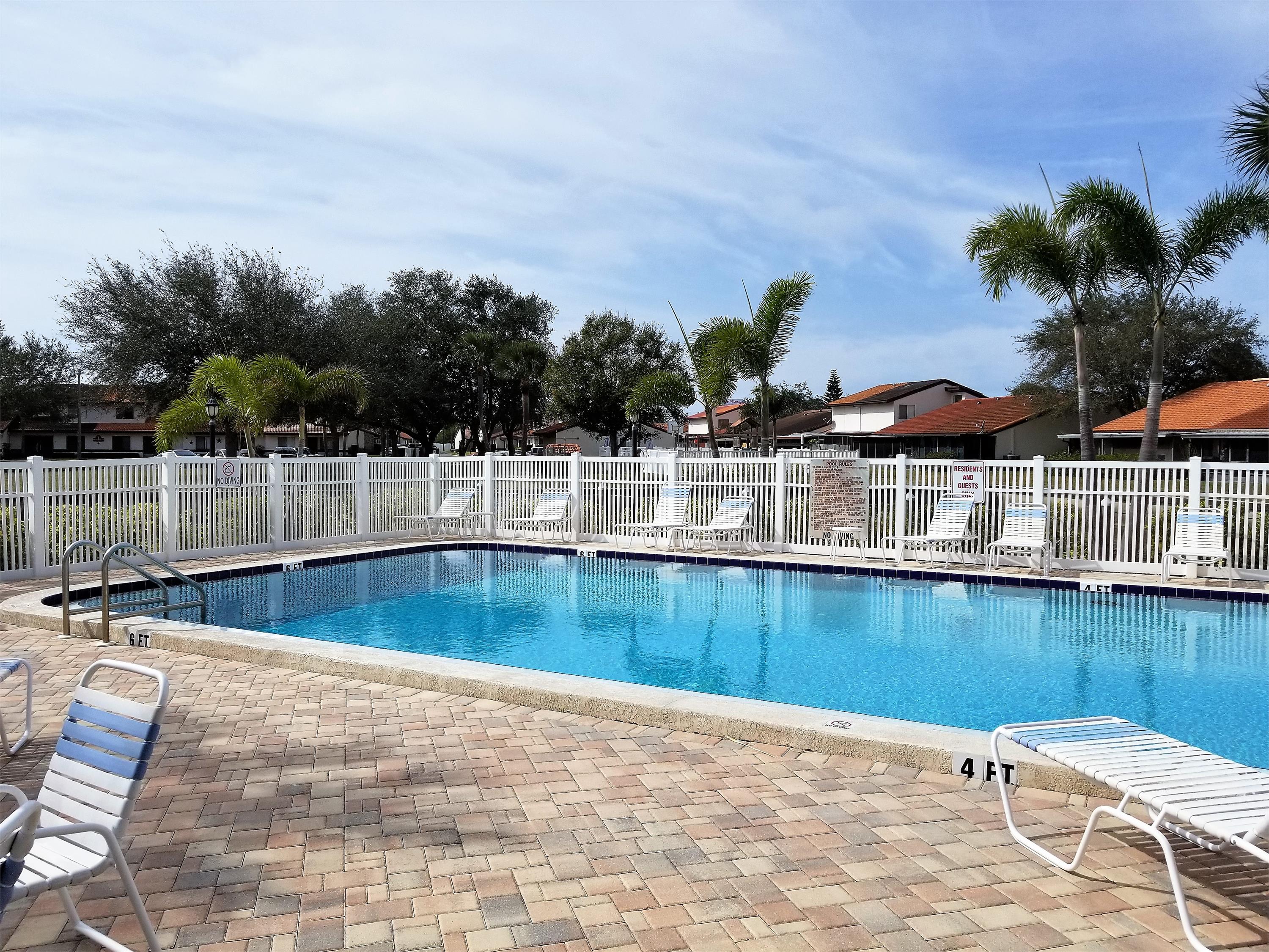 7360 ULMERTON RD APT 4D – photo 2
