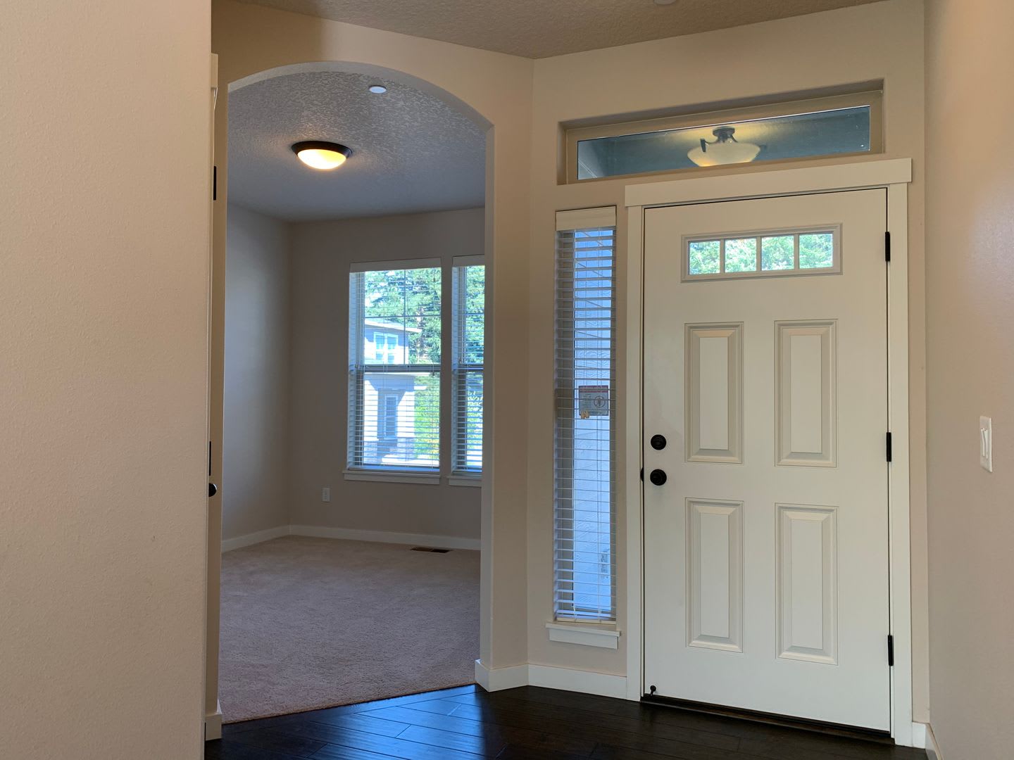 Beautiful 4BR in Camas! Modern Finishes! Close to Shopping & I-5! Schedule a tour today! – photo 3