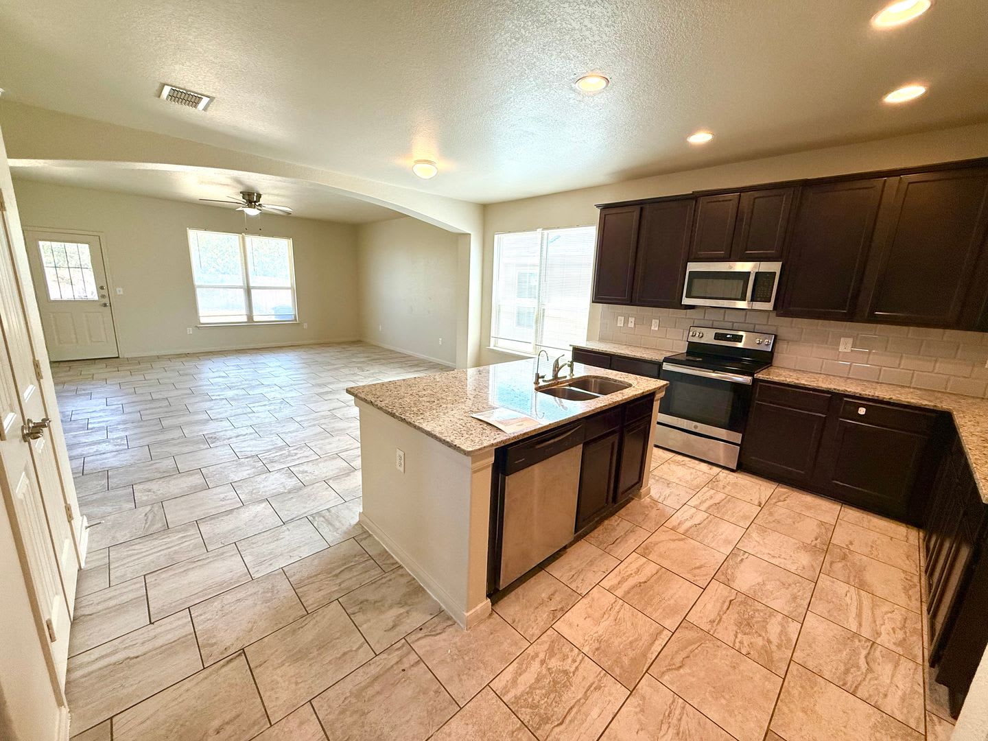 *MOVE IN SPECIAL* Comfort & Convenience – 2-Story Home with Fenced Backyard! – photo 2