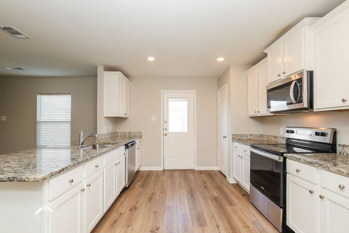 300 Sunnymeade Lane – photo 3