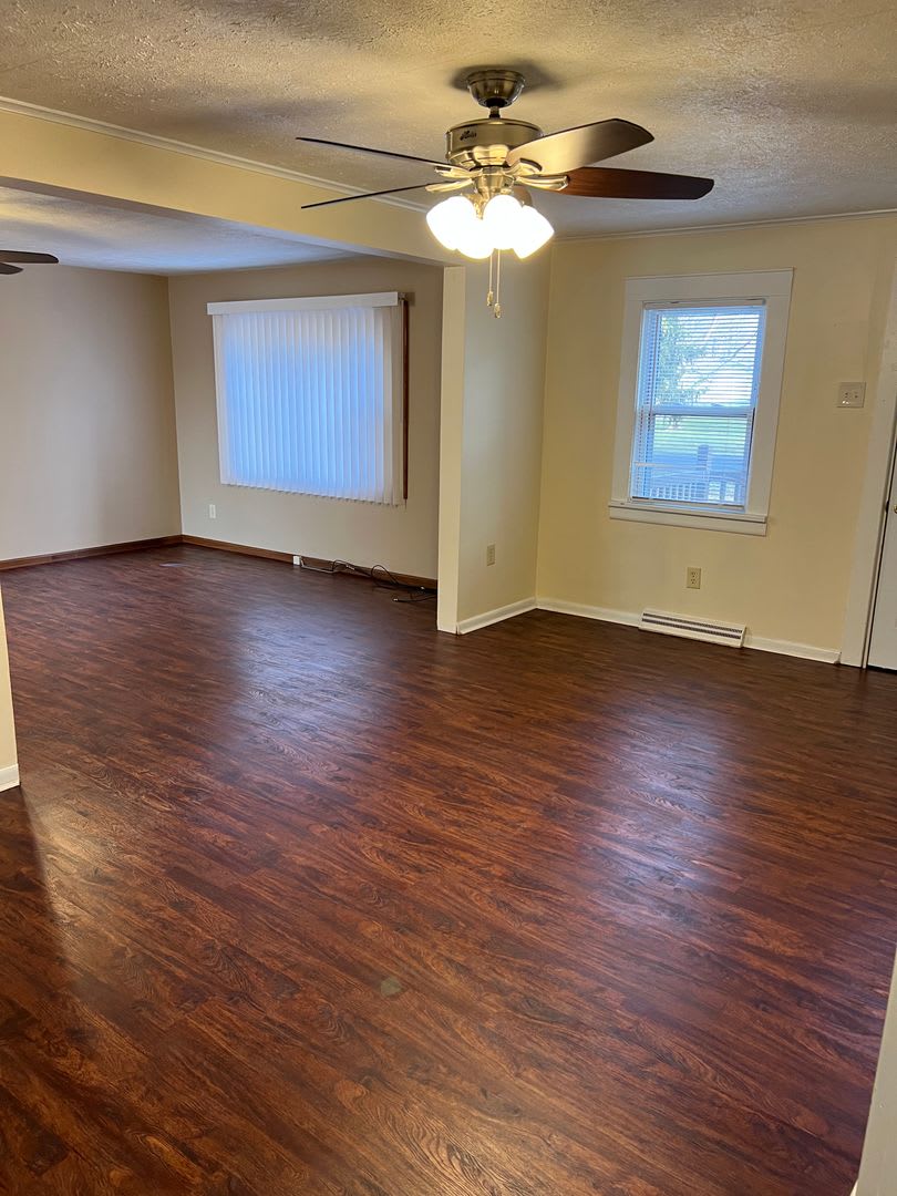 239 E Montrose – photo 2