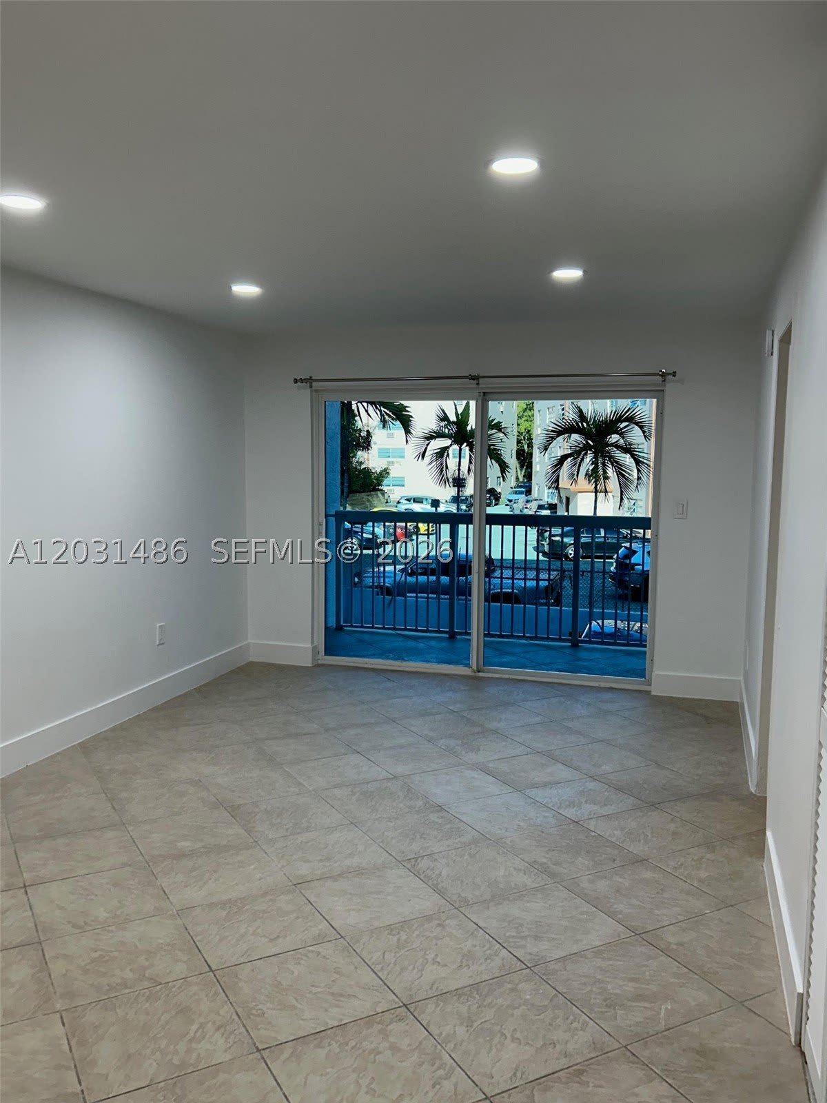 2920 SW 28th Ter – photo 4