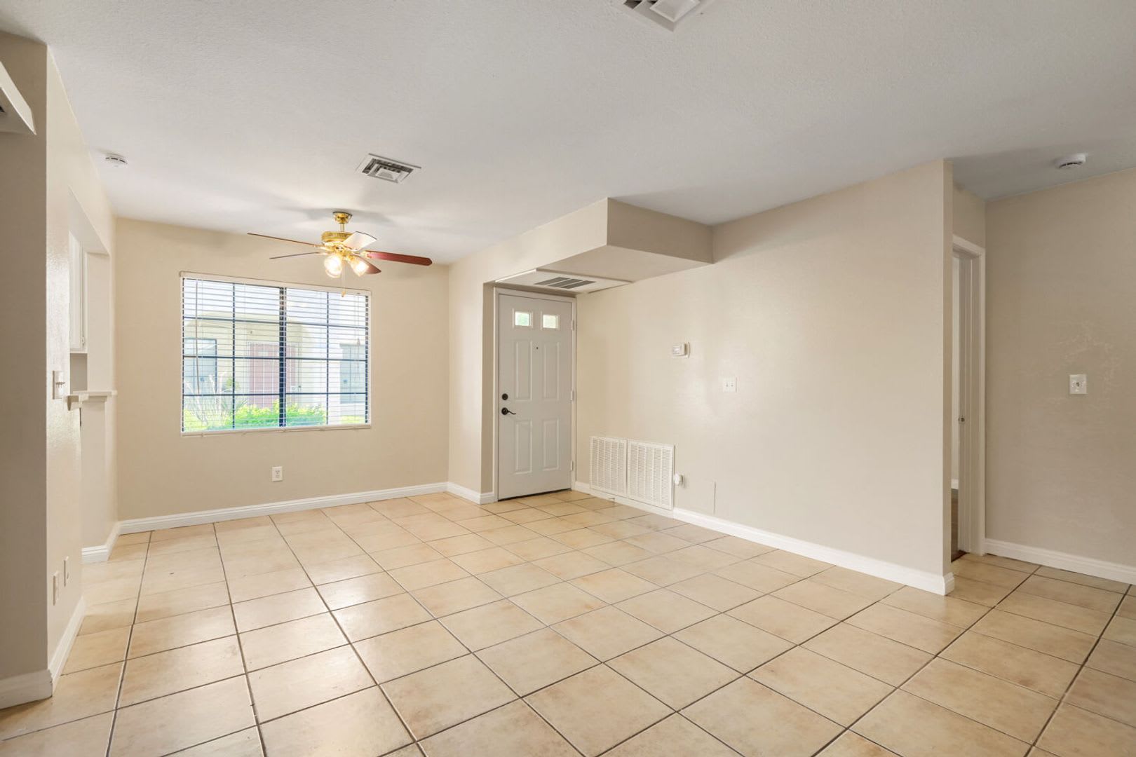 Beautiful 2 Primary Bedroom Downstairs Unit in Gated Community With Pool! – photo 4