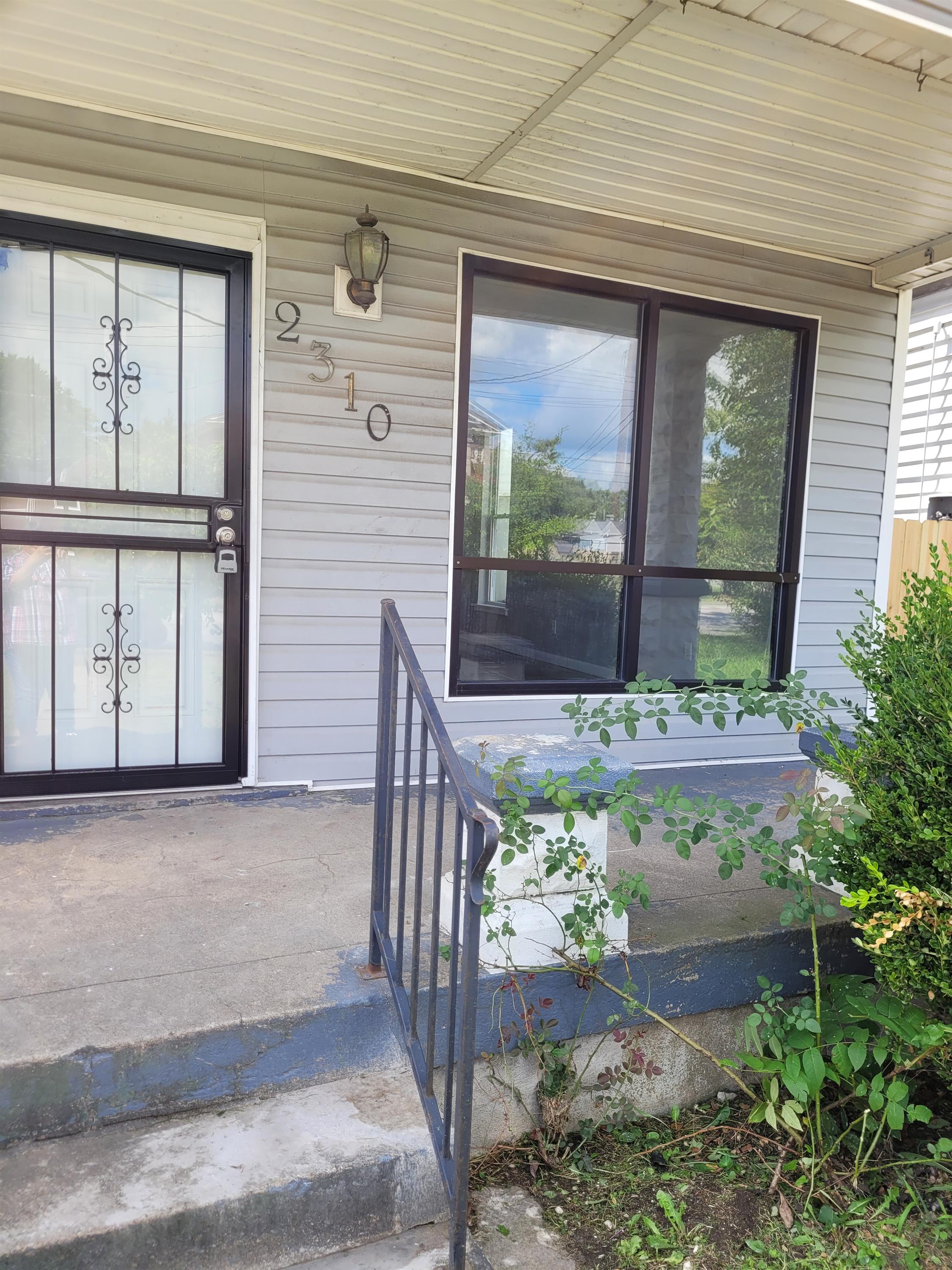 2310 West Broadway – photo 3