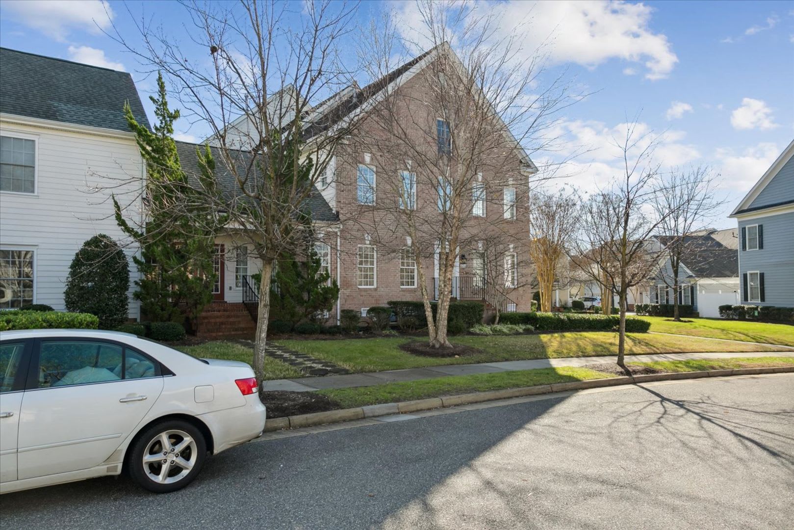 Spacious 3 Bedroom 3.5 Bath Townhome in Williamsburg! – photo 2