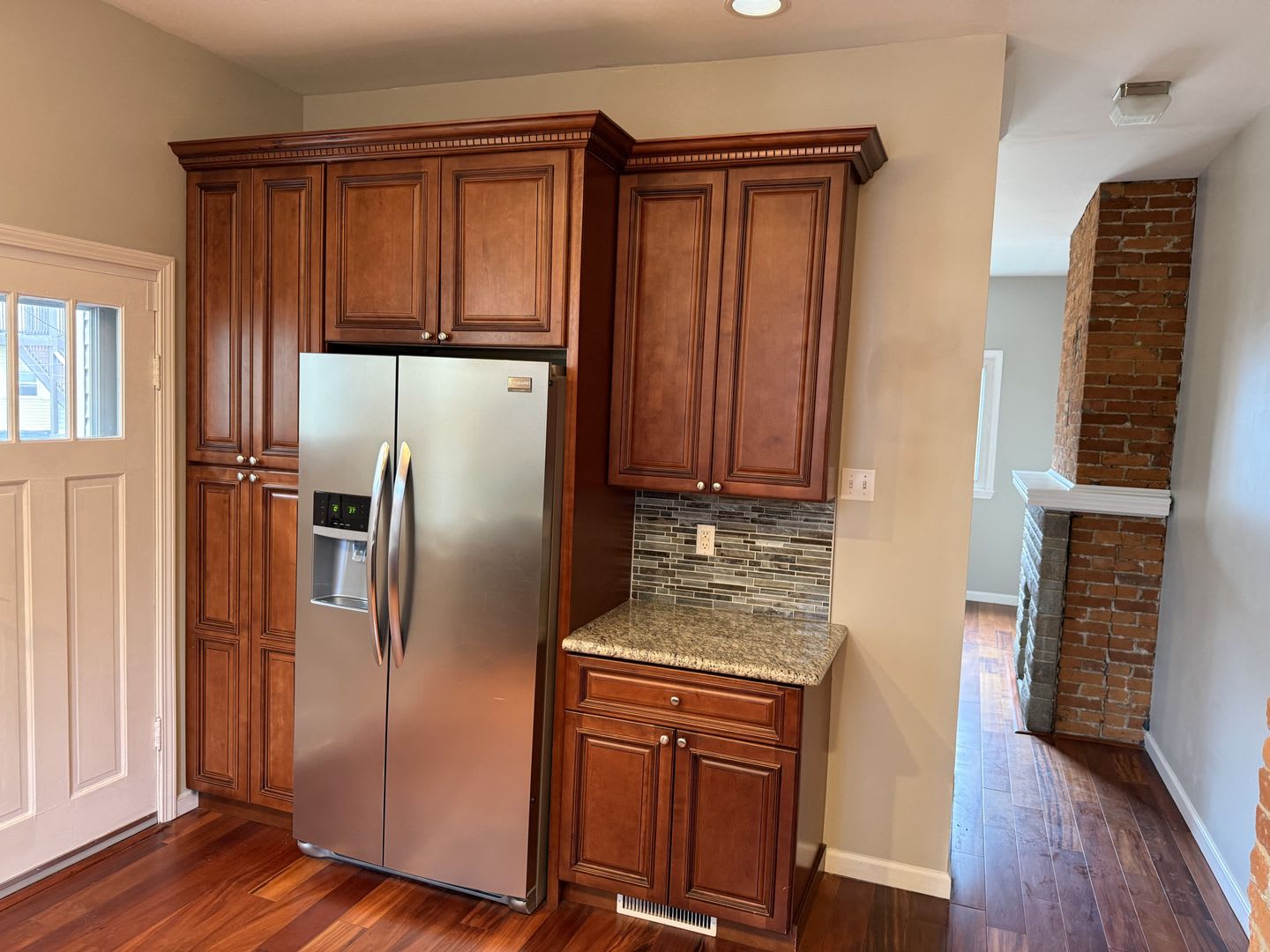 2 Bedroom, 1 Bath Townhome in trendy Lawrenceville. Convenient! – photo 3