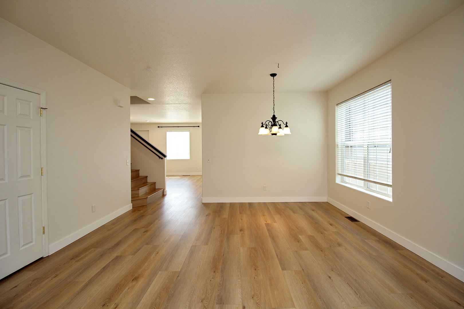 Custom-Built 5 Bedroom/3 Bath Home In A Great Sunnyside Neighborhood – photo 5