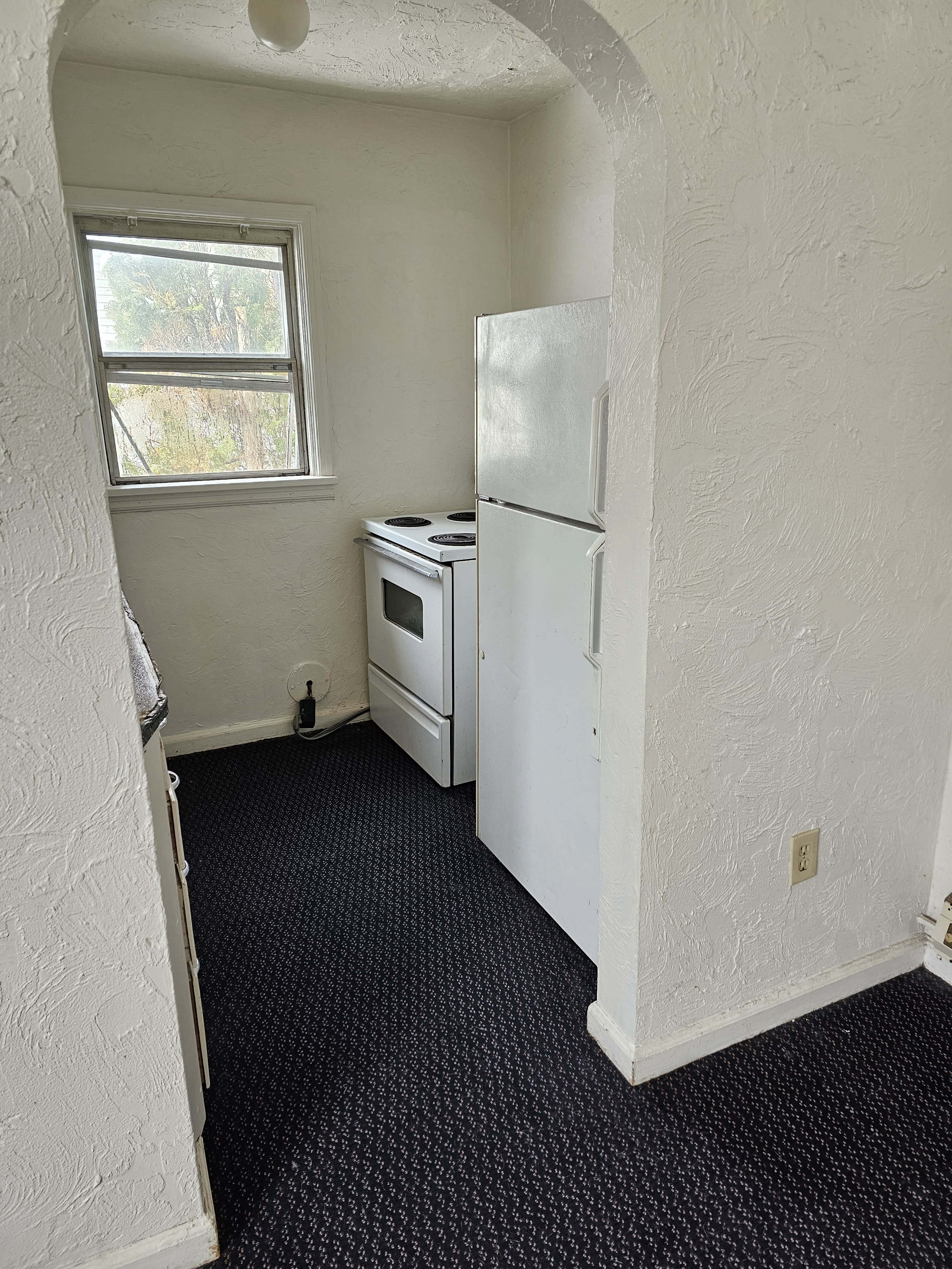 219 H St – photo 2